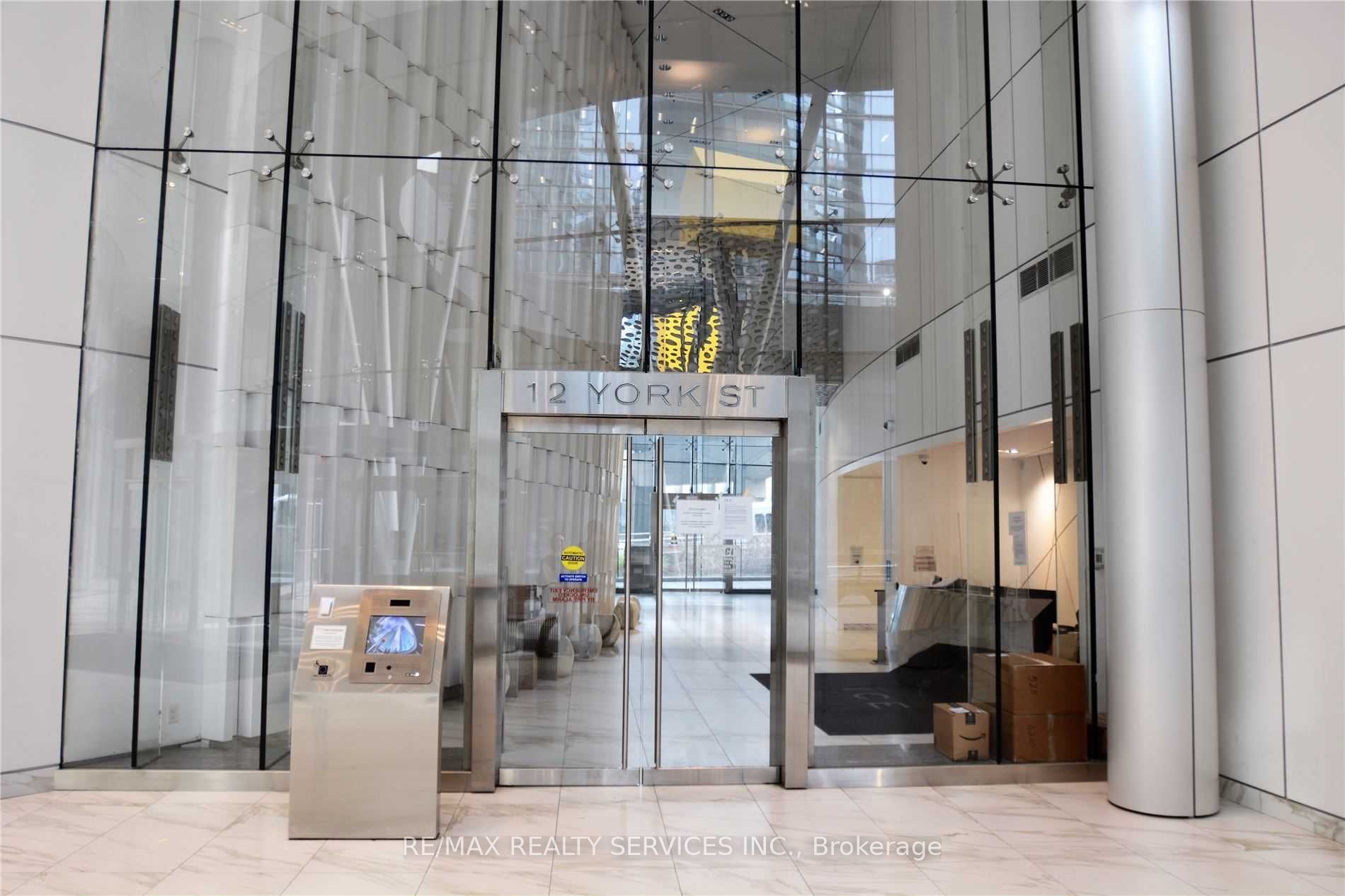 12 York Street 909, Toronto, ON M5J 0A9 photo 2