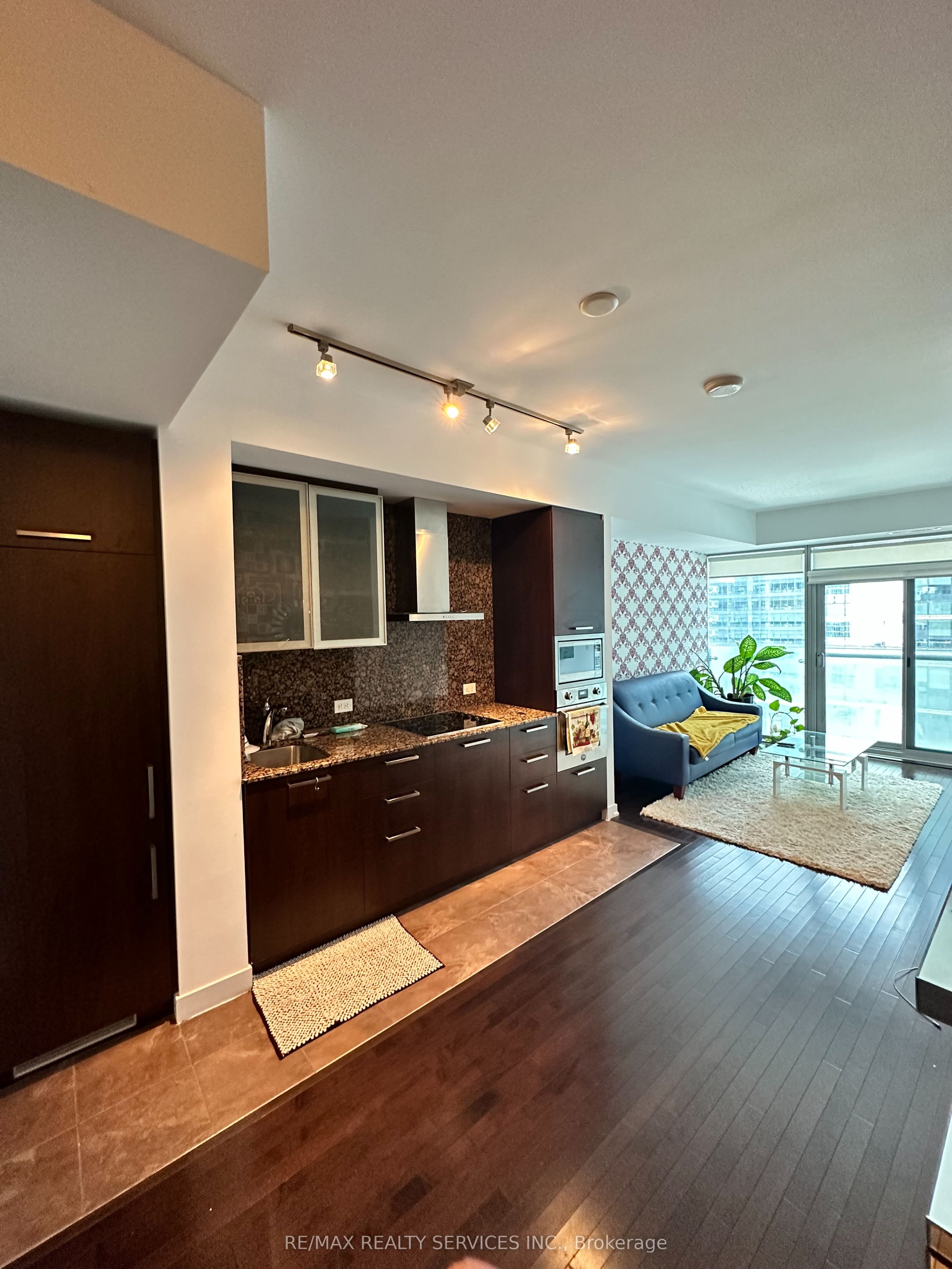 12 York Street 909, Toronto, ON M5J 0A9 photo 4