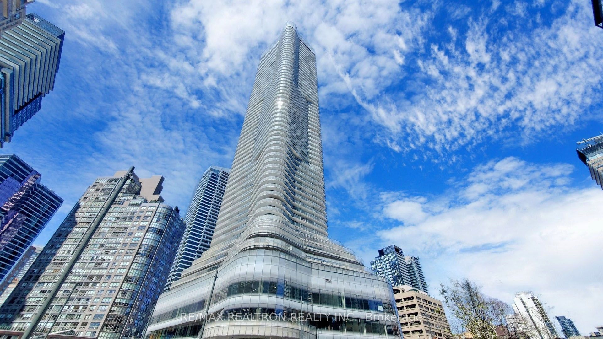 11 Wellesley Street W 3802, Toronto, ON M4Y 1E8