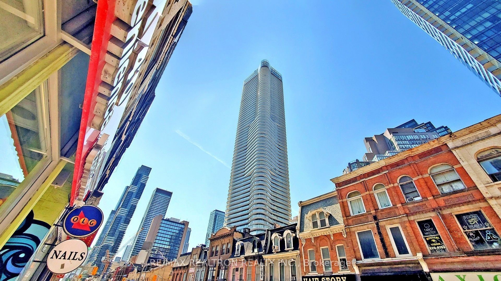 11 Wellesley Street W 3802, Toronto, ON M4Y 1E8 photo 2