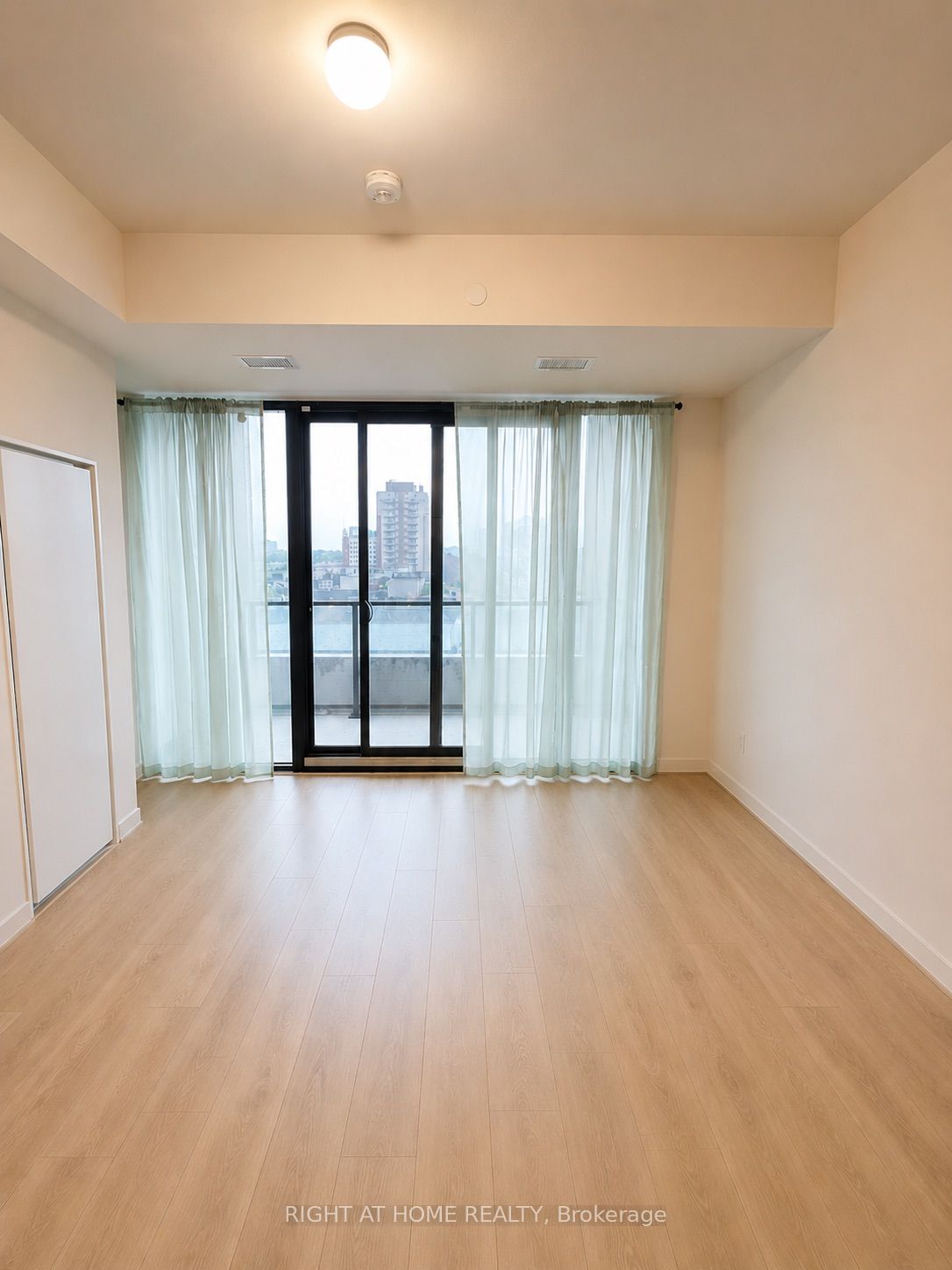 181 Sterling Road 616, Toronto, ON M6R 2B2 photo 2