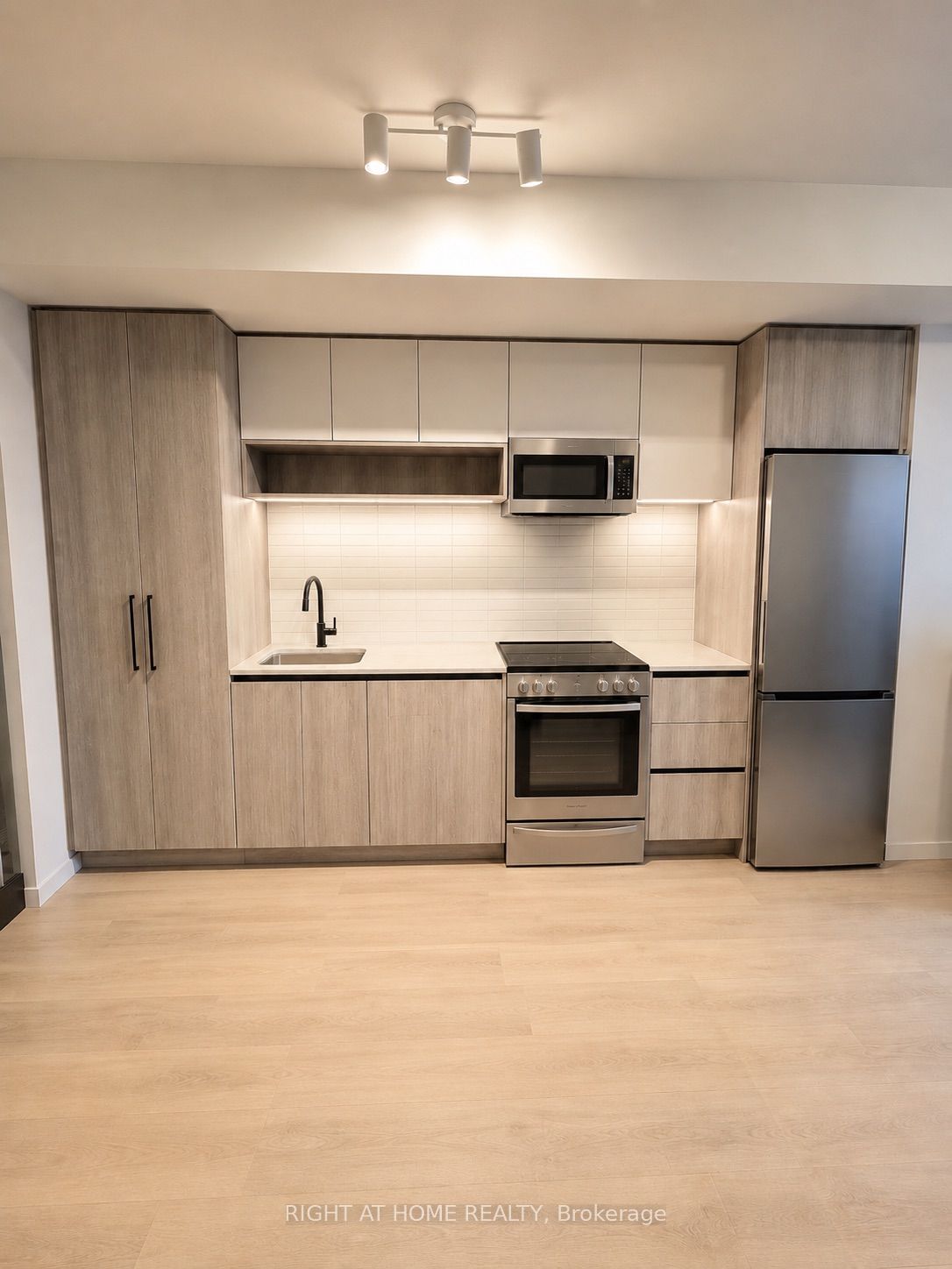 181 Sterling Road 616, Toronto, ON M6R 2B2 photo 4
