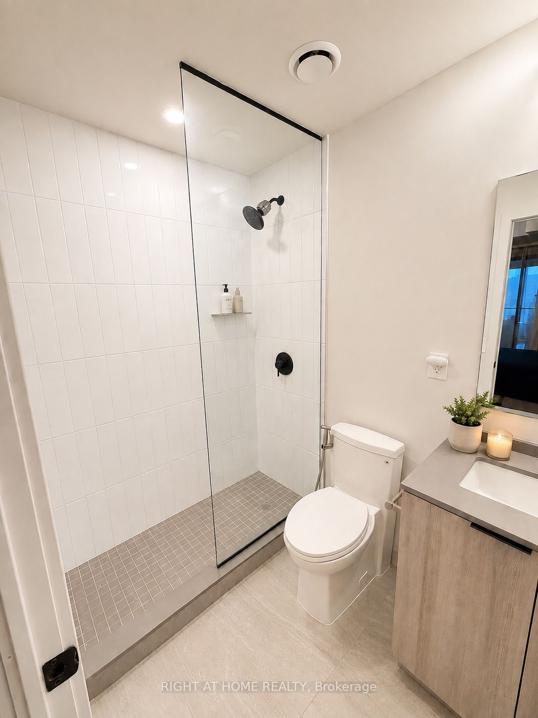 181 Sterling Road 616, Toronto, ON M6R 2B2 photo 5
