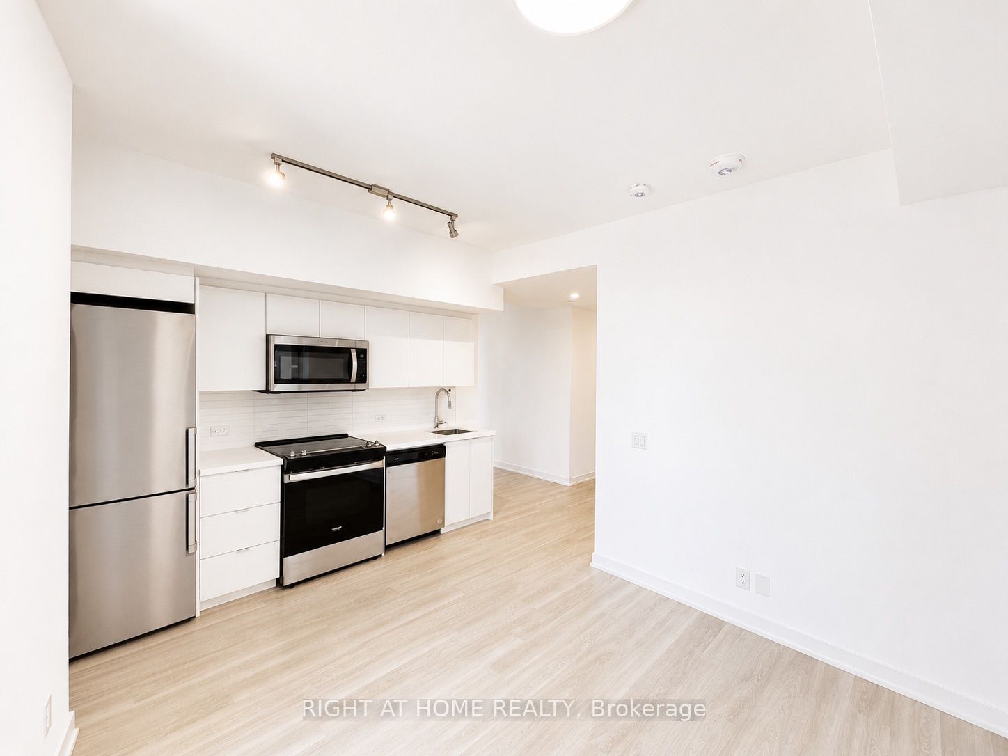 30 Tretti Way 903, Toronto, ON M3H 0E3 photo 3