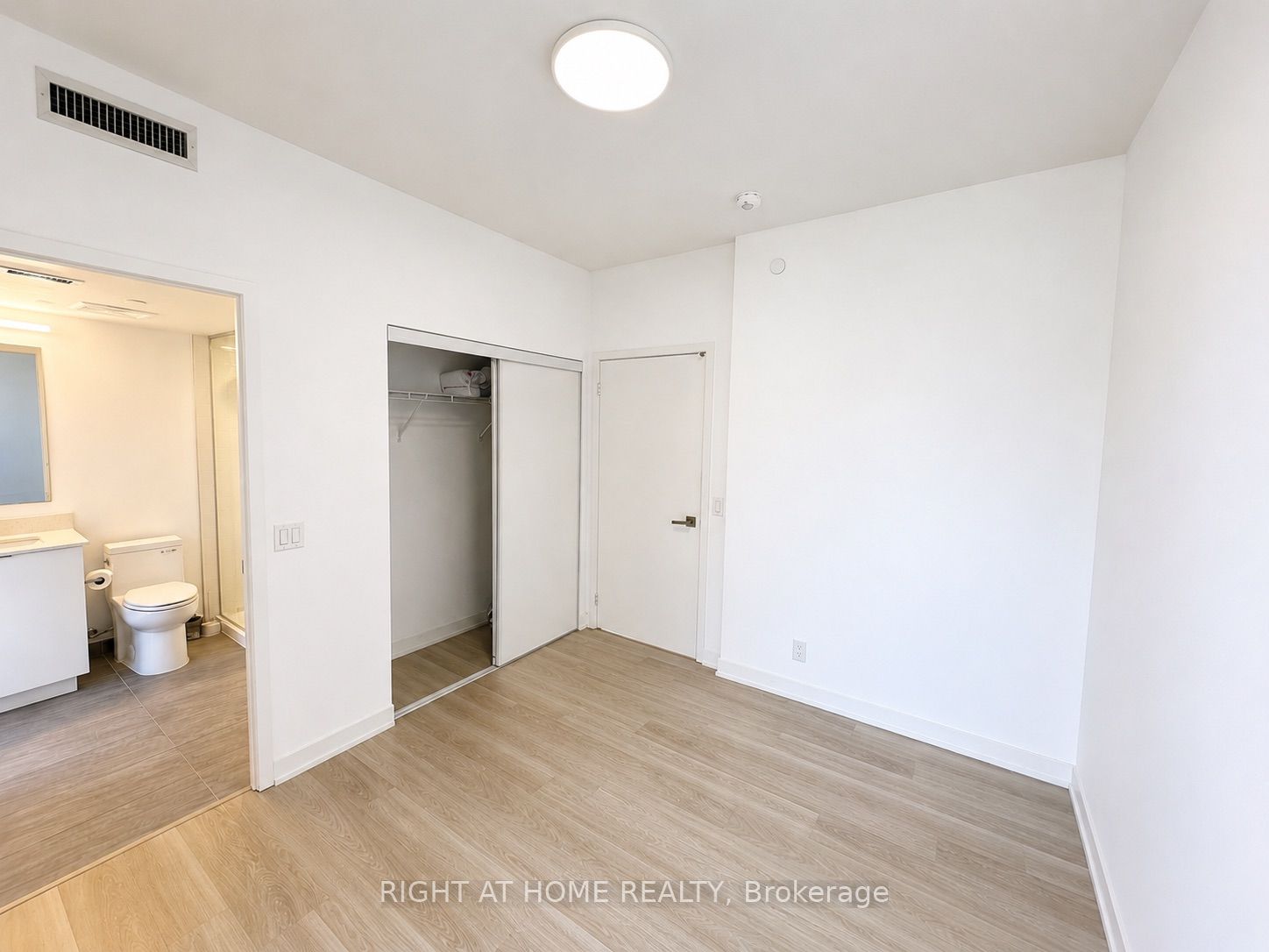 30 Tretti Way 903, Toronto, ON M3H 0E3 photo 4