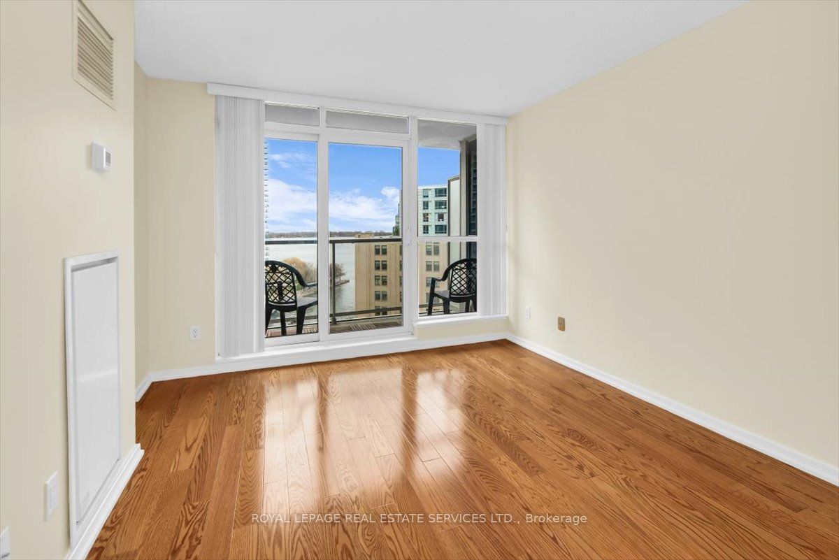208 Queens Quay W 1104, Toronto, ON M5J 2Y5 photo 3