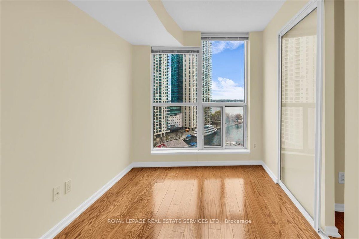 208 Queens Quay W 1104, Toronto, ON M5J 2Y5 photo 4