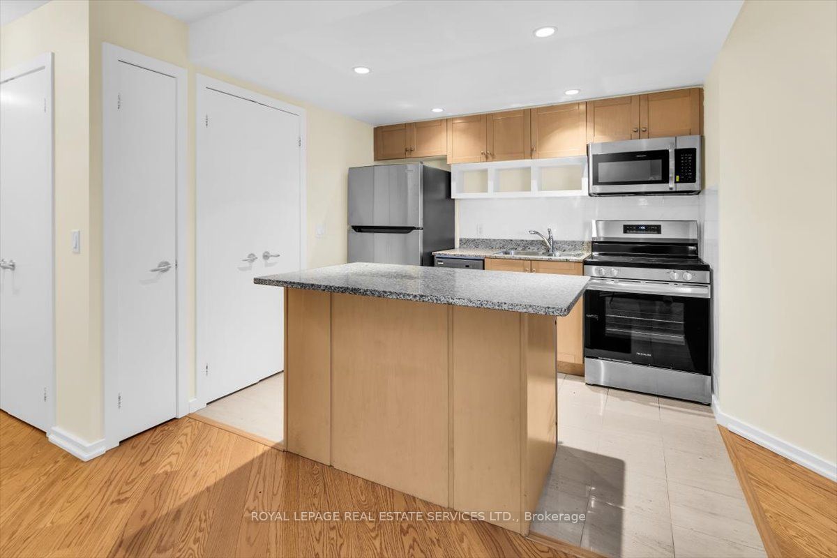 208 Queens Quay W 1104, Toronto, ON M5J 2Y5 photo 5