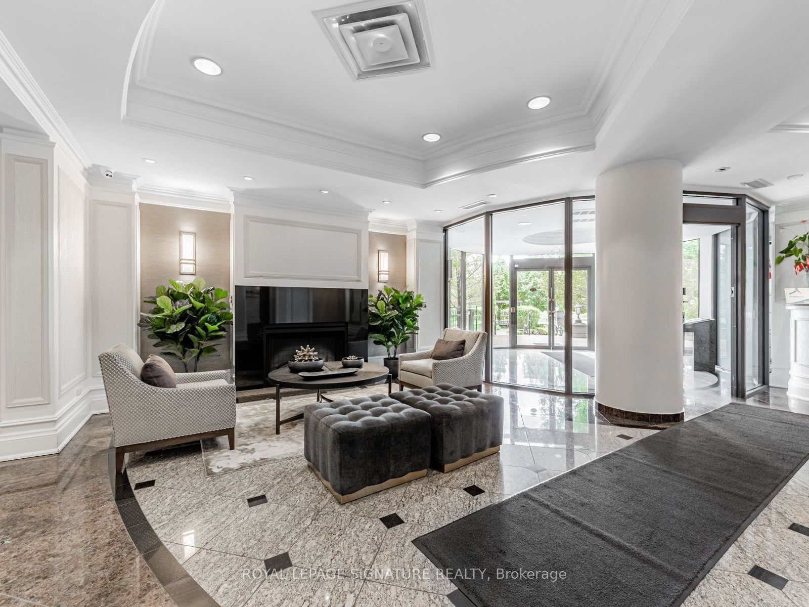 16 Dallimore Circle 220, Toronto, ON M3C 4C4 photo 3