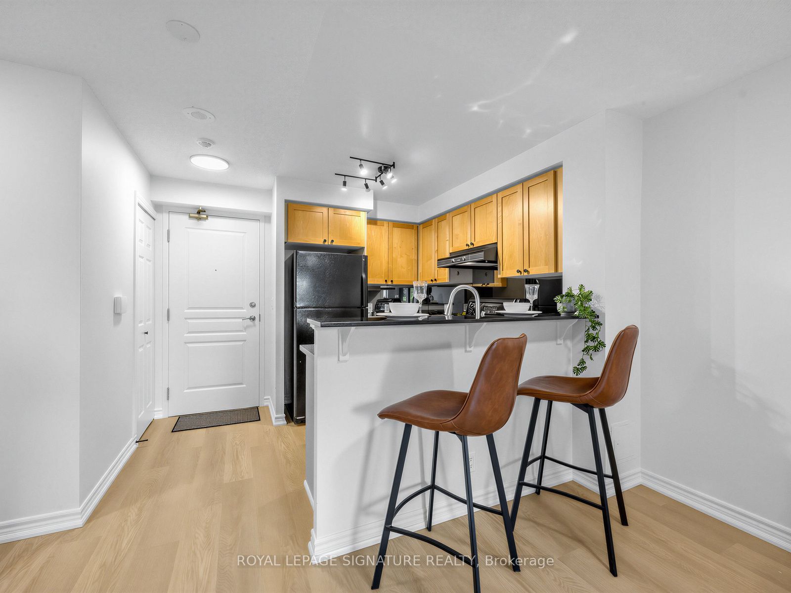 16 Dallimore Circle 220, Toronto, ON M3C 4C4 photo 5