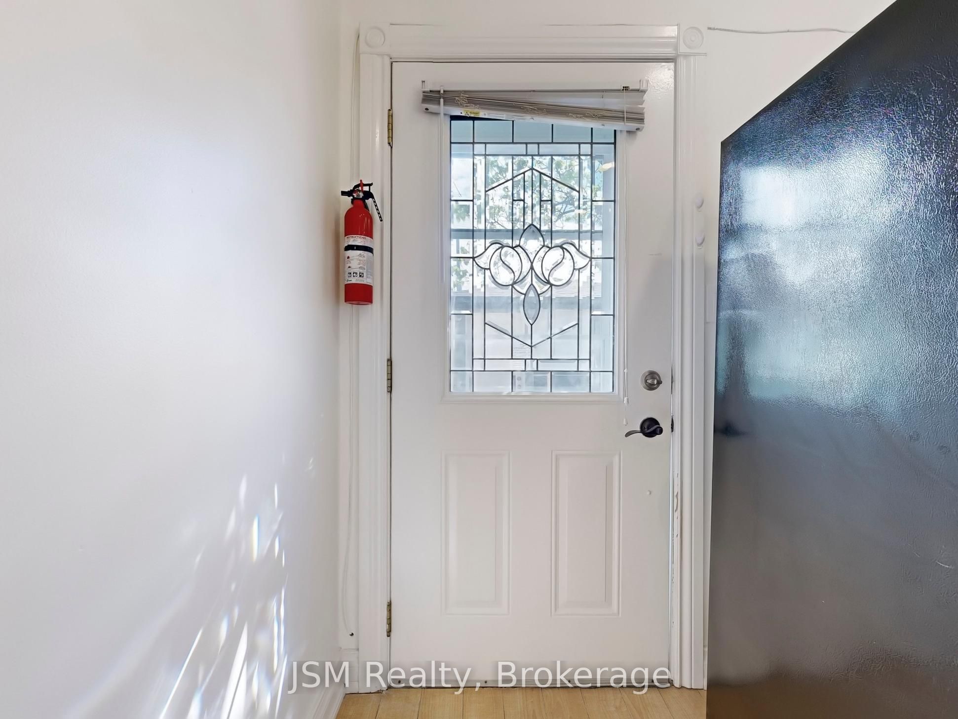 479 Westmount Avenue Main, Toronto, ON M6E 3N6 photo 3