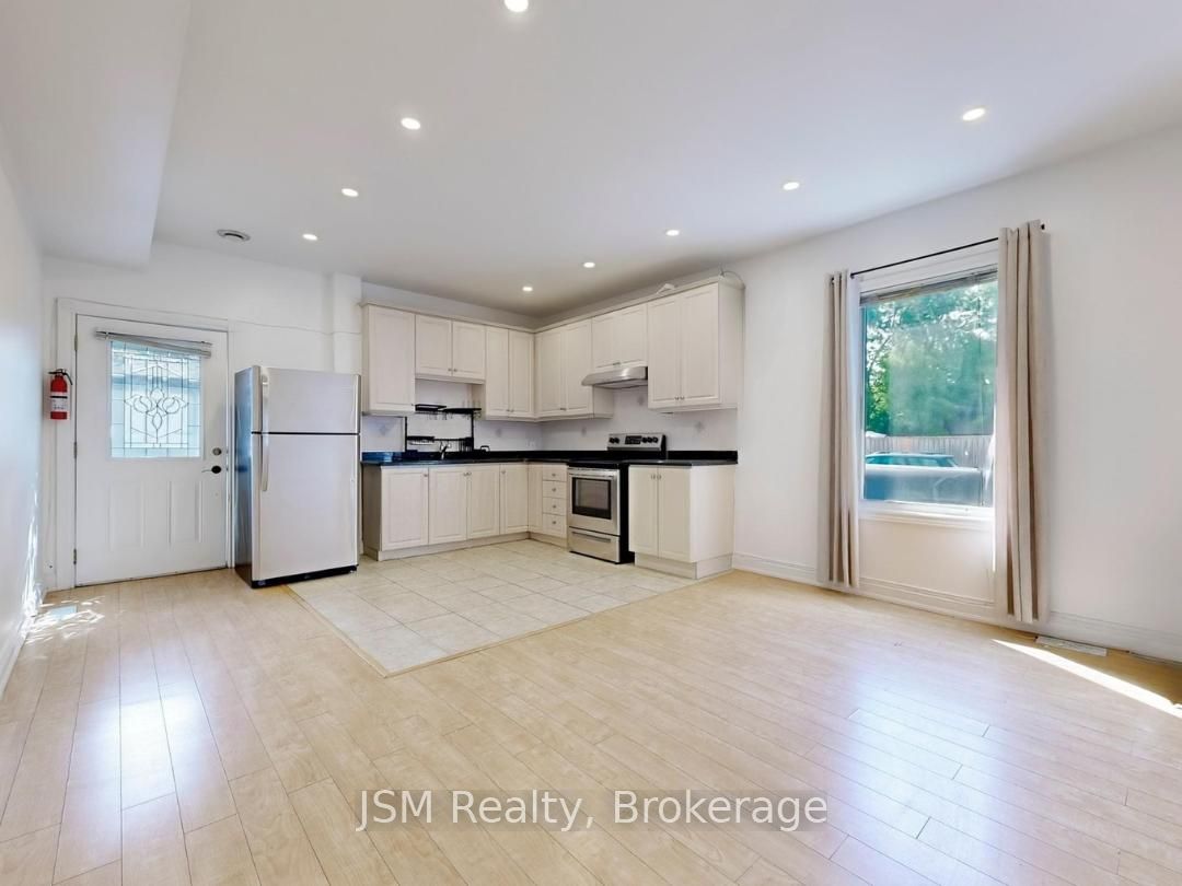 479 Westmount Avenue Main, Toronto, ON M6E 3N6 photo 4