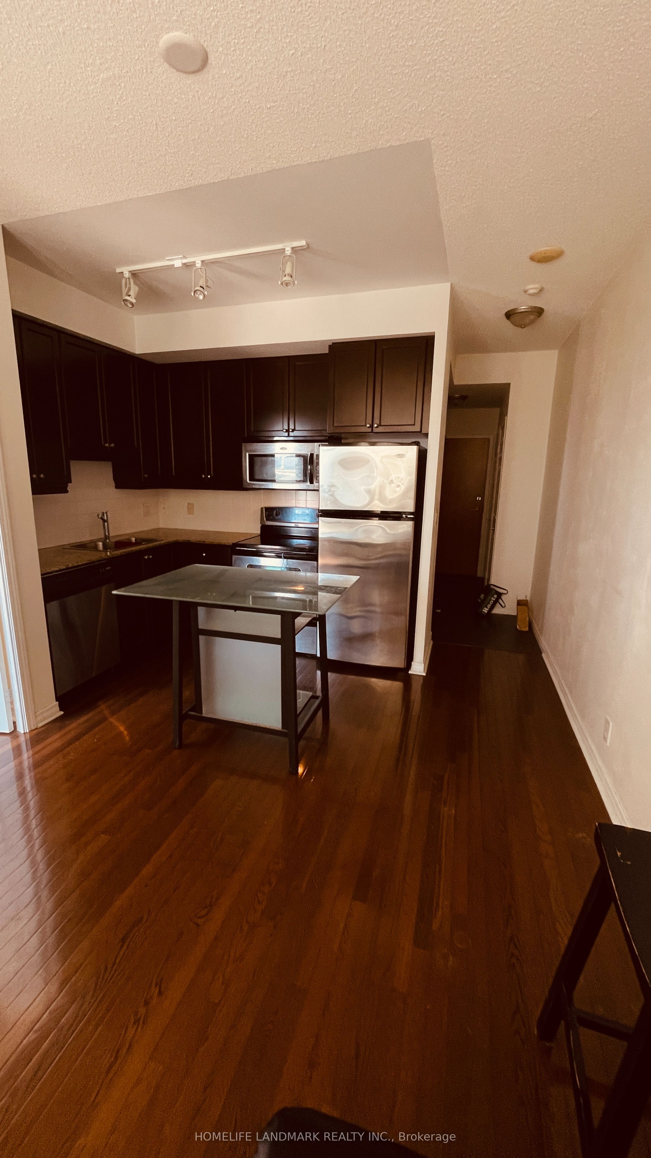 736 Spadina Avenue 803, Toronto, ON M5S 2J6 photo 4