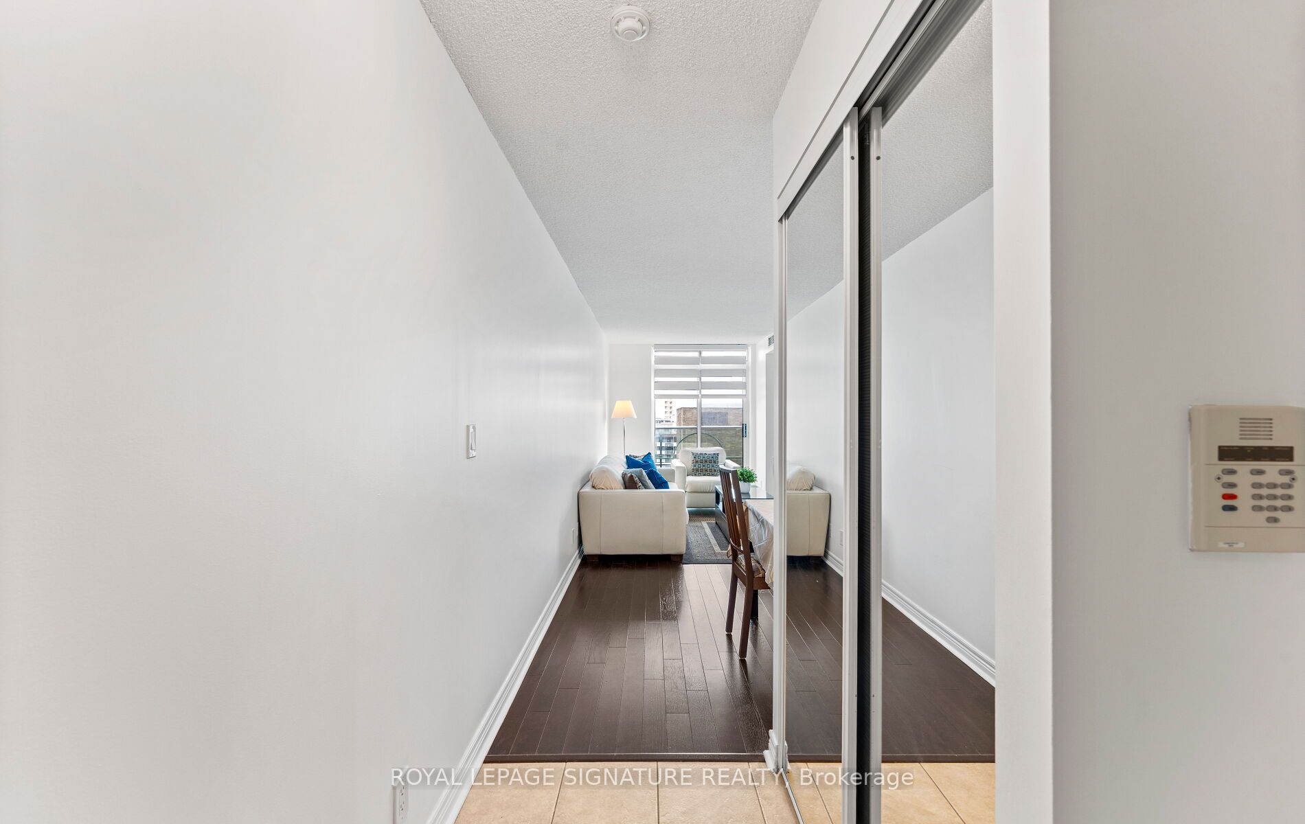 212 Eglinton Avenue E 1411, Toronto, ON M4P 0A3 photo 4