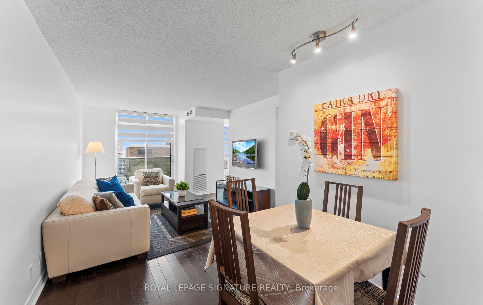 212 Eglinton Avenue E 1411, Toronto, ON M4P 0A3 photo 5