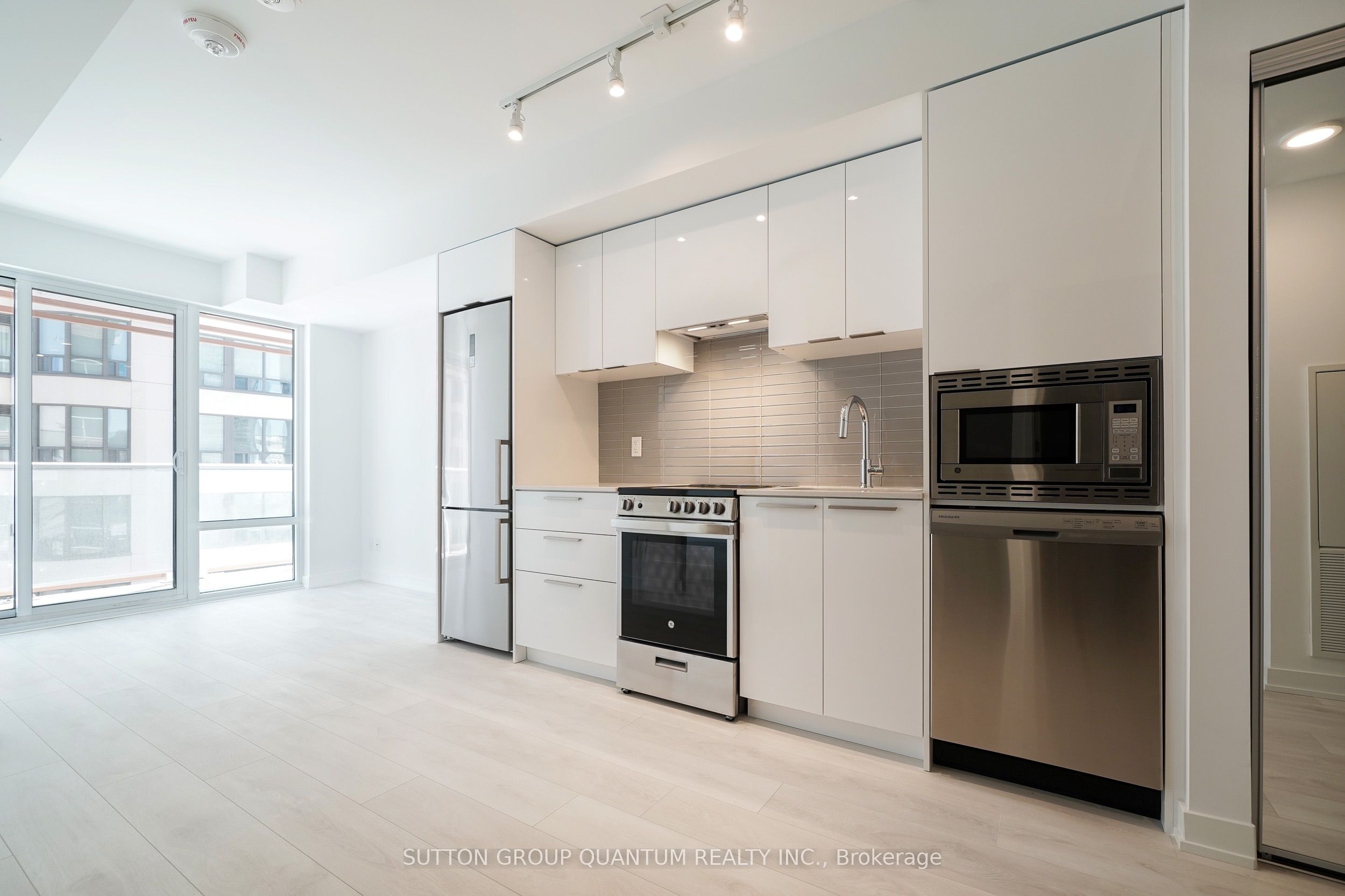 18 Maitland Terrace 902, Toronto, ON M4Y 0H2 photo 3