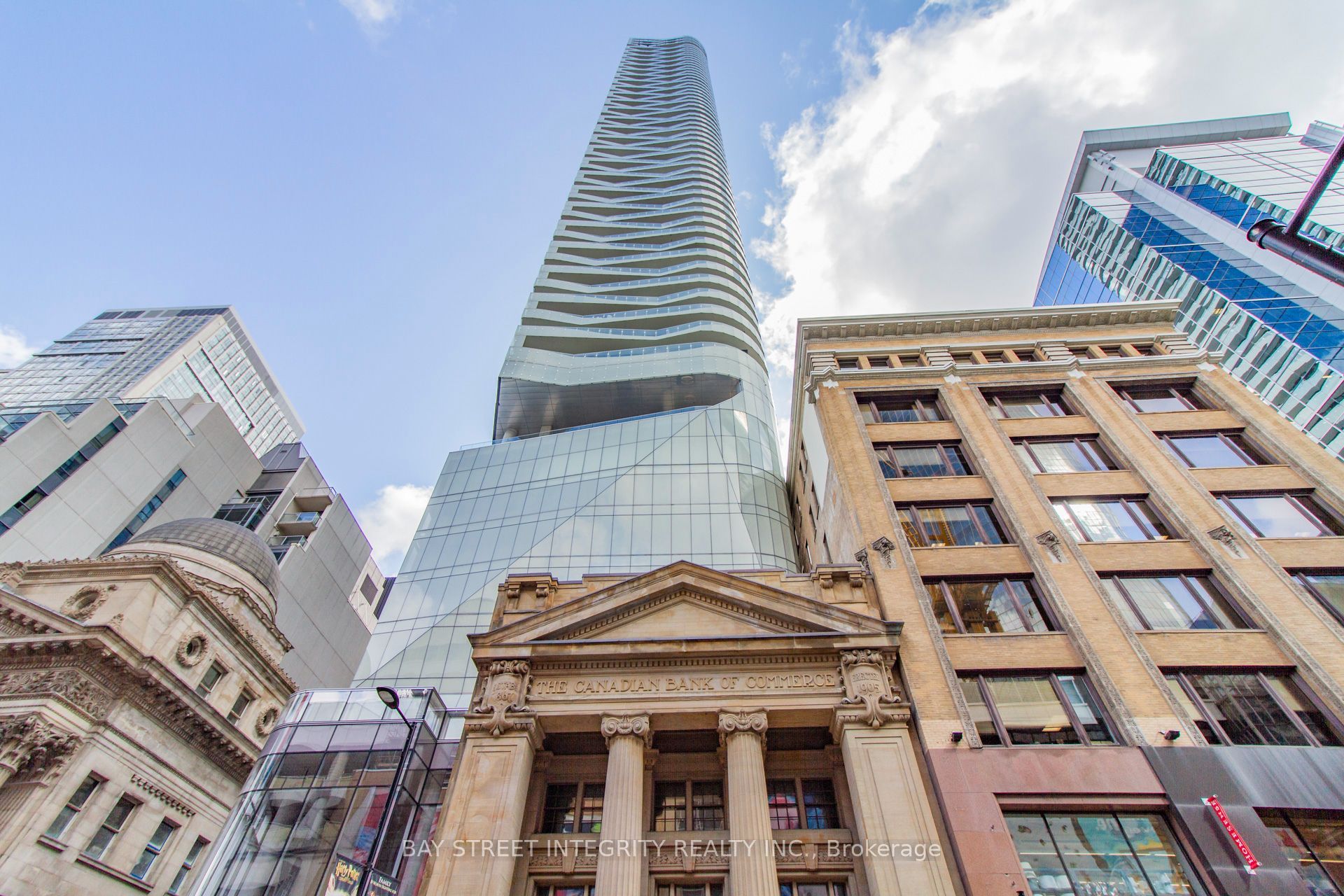 197 Yonge Street 5504, Toronto, ON M5B 1M4