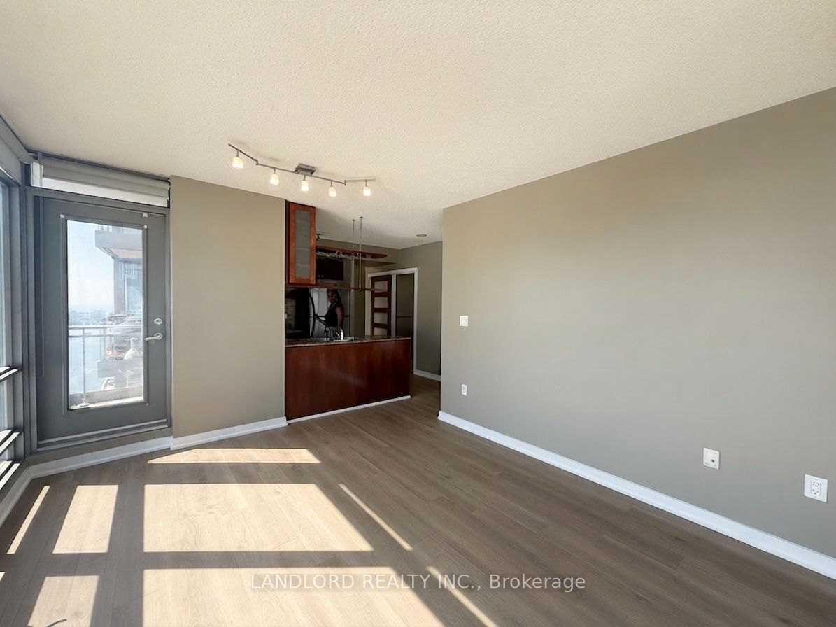 5 Mariner Terrace 3210, Toronto, ON M5V 3V6 photo 4