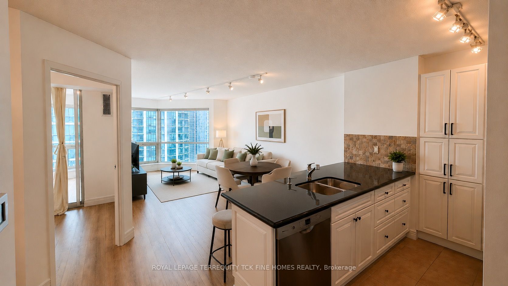 10 Yonge Street 2604, Toronto, ON M5E 1R4 photo 2