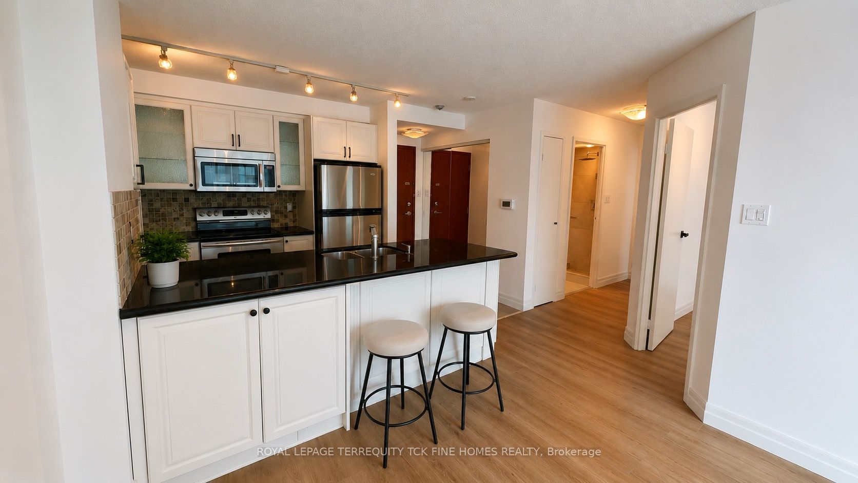 10 Yonge Street 2604, Toronto, ON M5E 1R4 photo 3