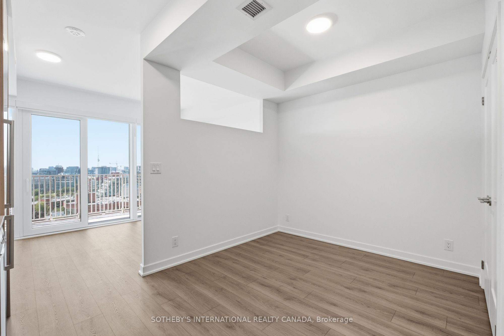 88 Bathurst Street 1420, Toronto, ON M5V 0W8