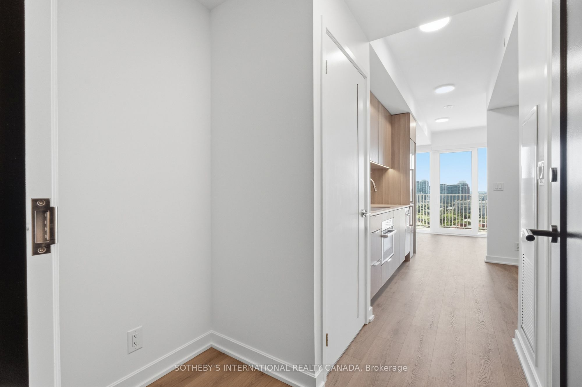 88 Bathurst Street 1420, Toronto, ON M5V 0W8 photo 3