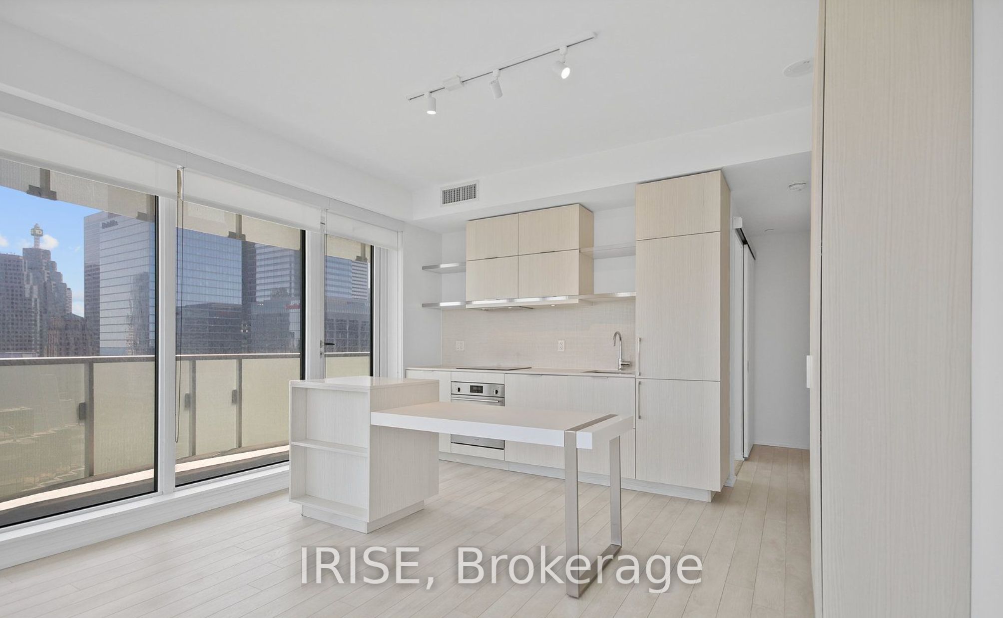 197 Yonge Street 3405, Toronto, ON M5B 0C1 photo 3