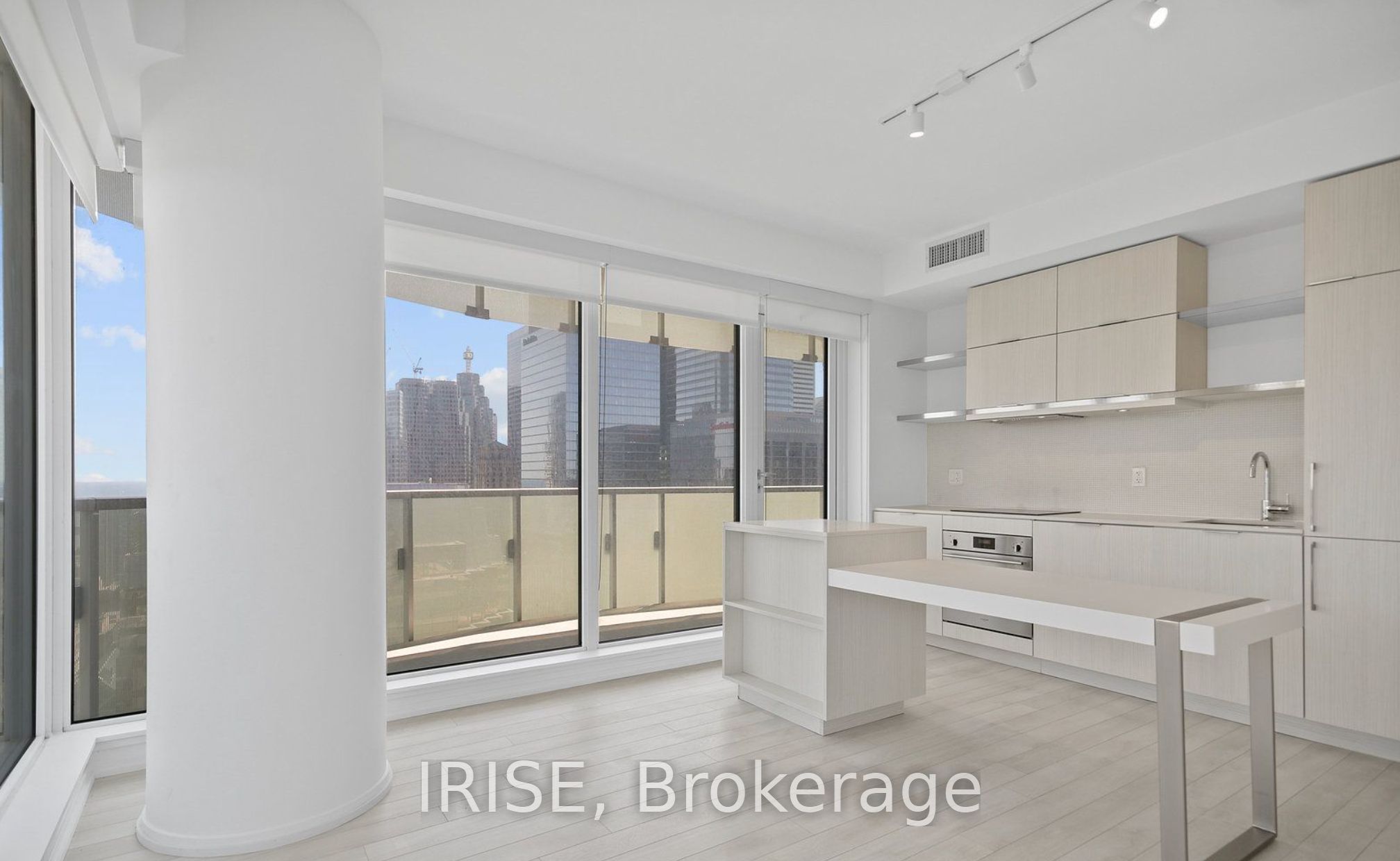 197 Yonge Street 3405, Toronto, ON M5B 0C1 photo 4
