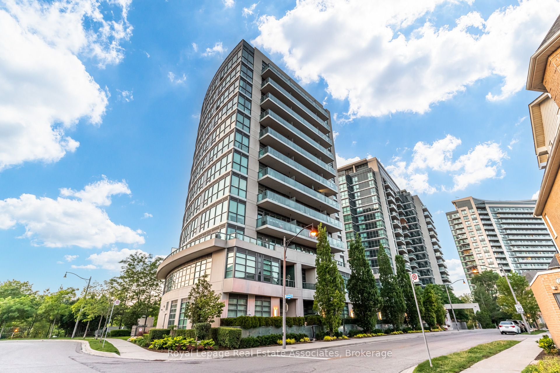 35 Brian Peck Crescent LPH21, Toronto, ON M4G 0A5 photo 4