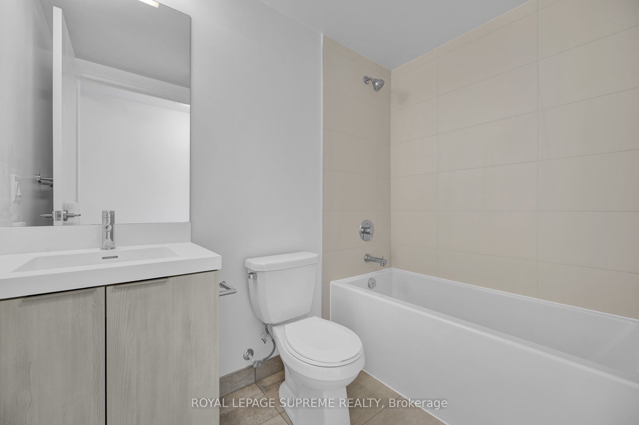 28 Widmer Street 2929, Toronto, ON M5V 0T2 photo 3