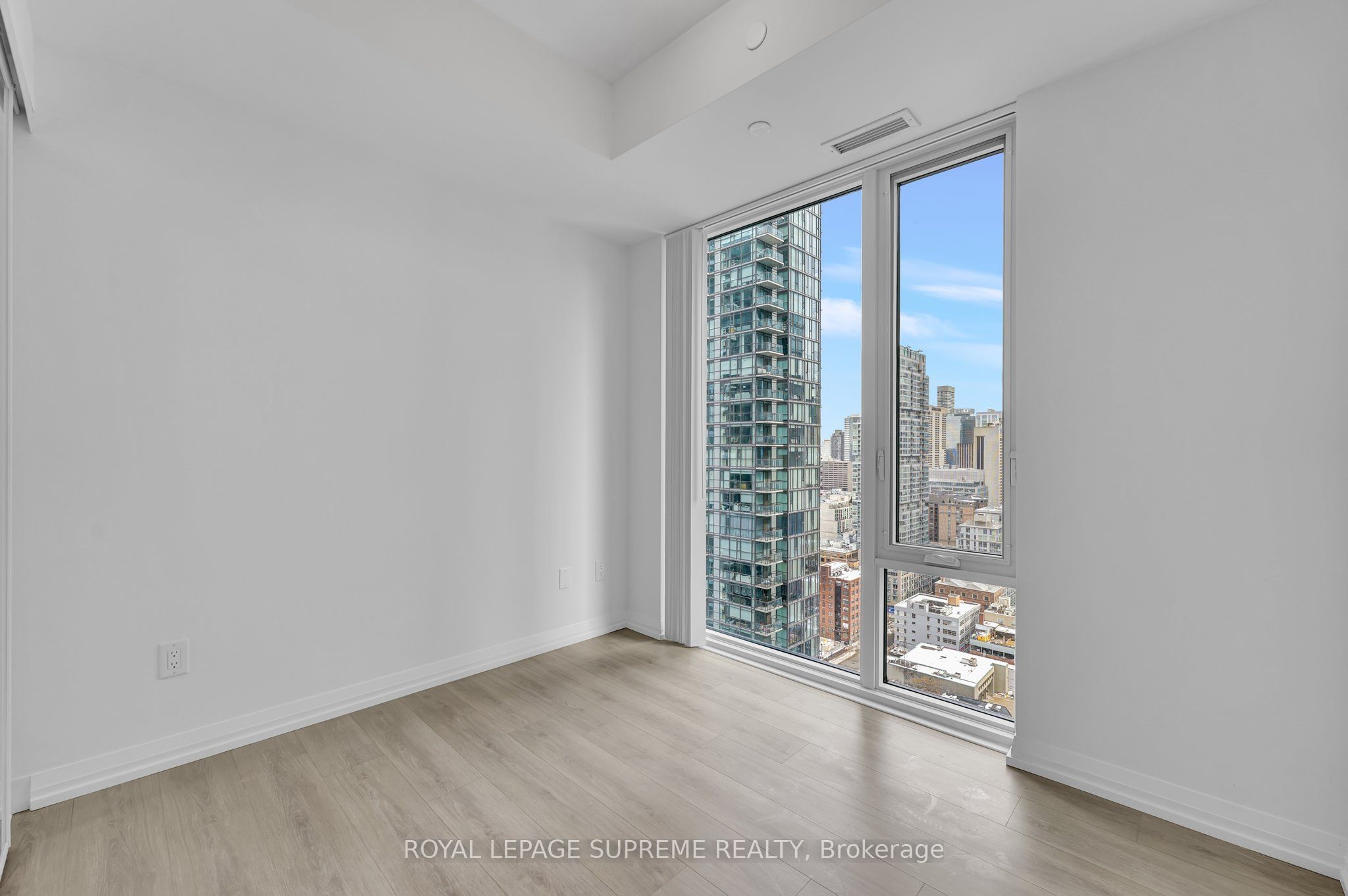 28 Widmer Street 2929, Toronto, ON M5V 0T2 photo 4