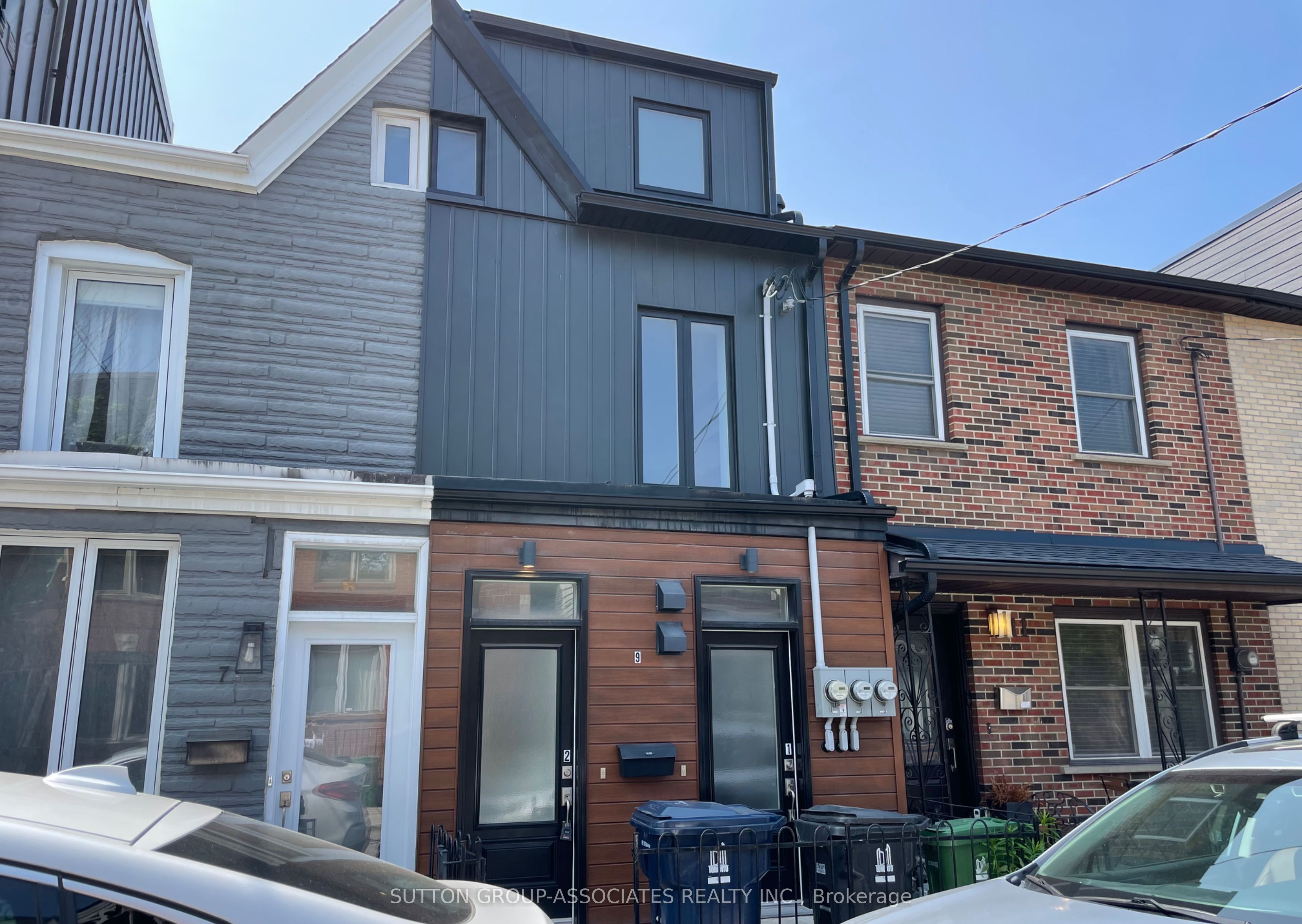 9 Whitaker Avenue 2, Toronto, ON M6J 1A2