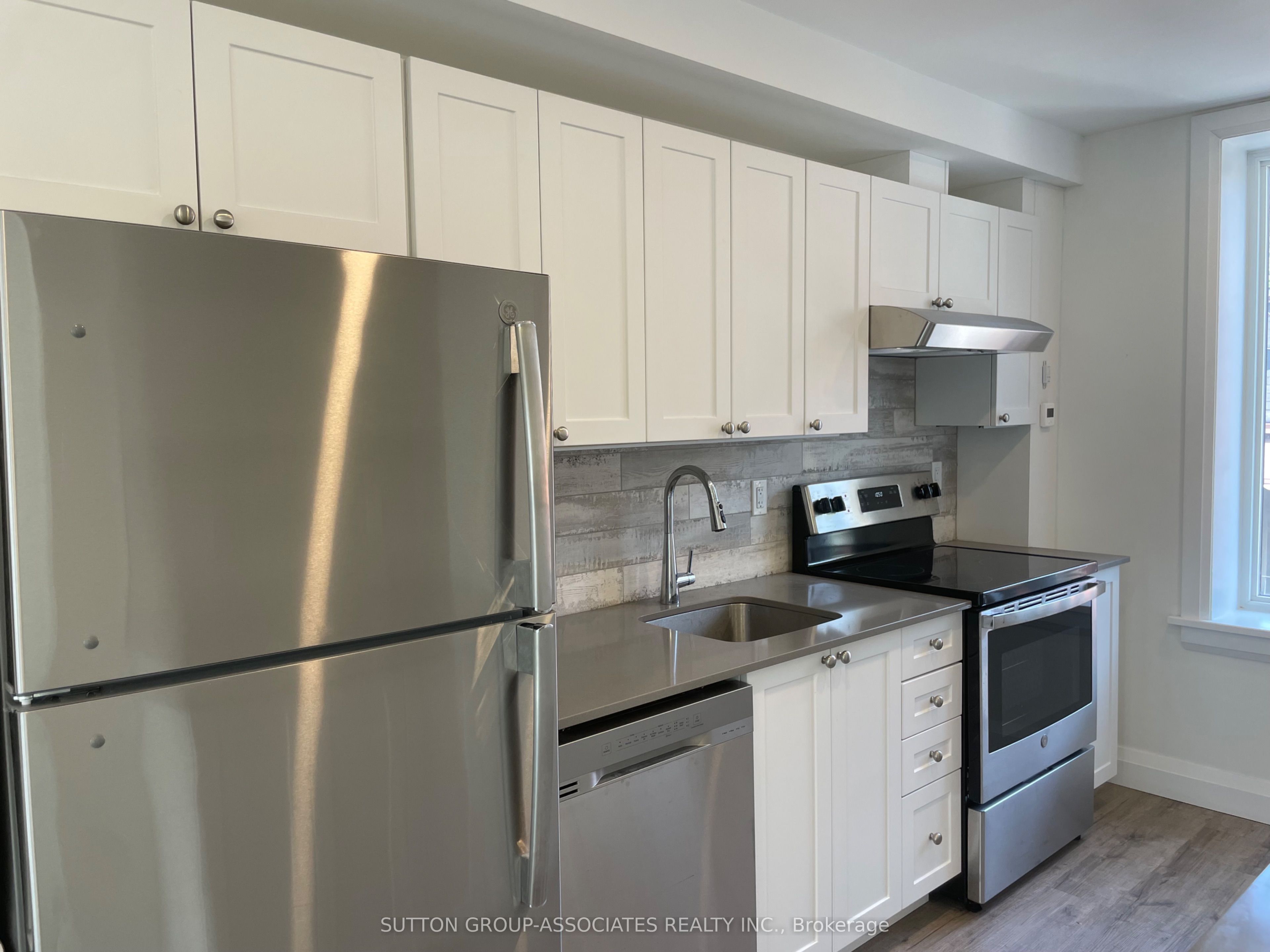 9 Whitaker Avenue 2, Toronto, ON M6J 1A2 photo 4