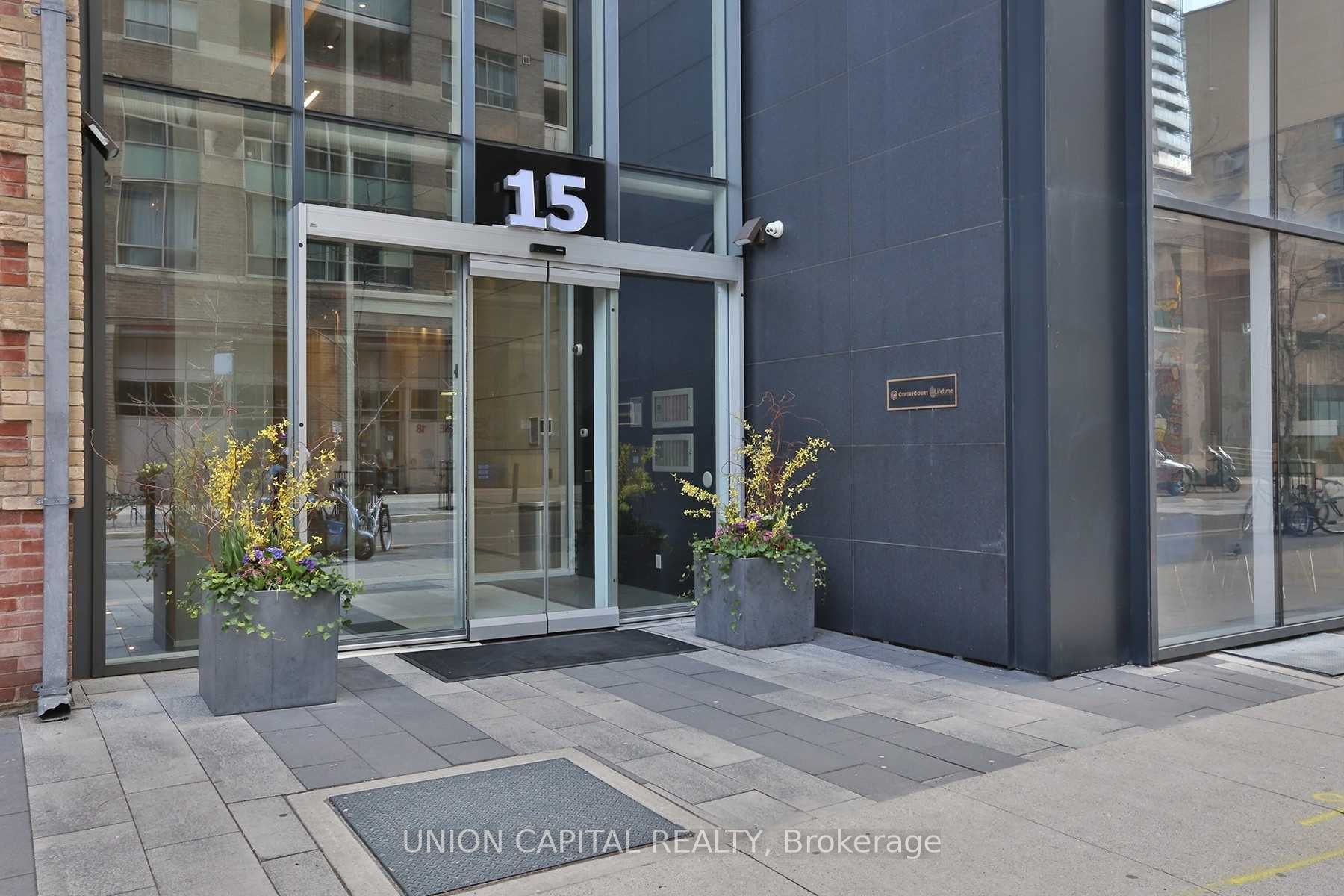 15 Grenville Street 4402, Toronto, ON M4Y 1A1 photo 2