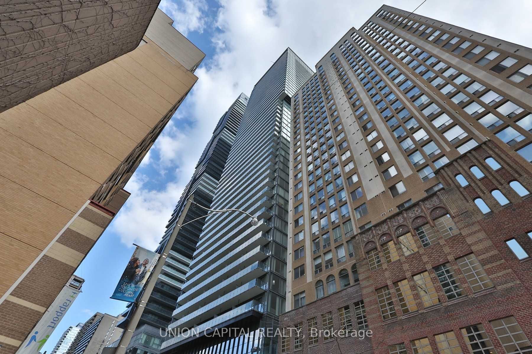 15 Grenville Street 4402, Toronto, ON M4Y 1A1 photo 3