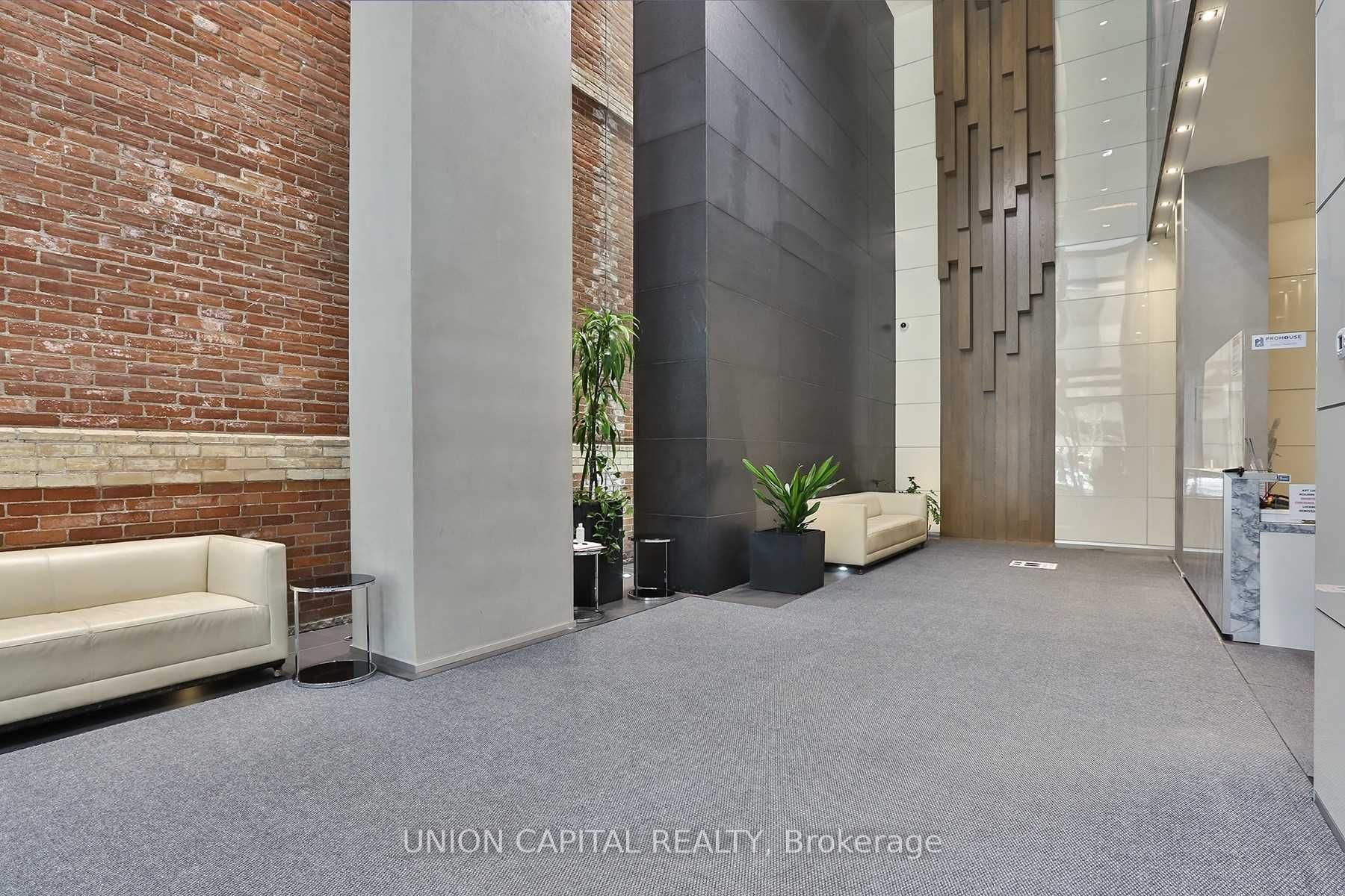 15 Grenville Street 4402, Toronto, ON M4Y 1A1 photo 5