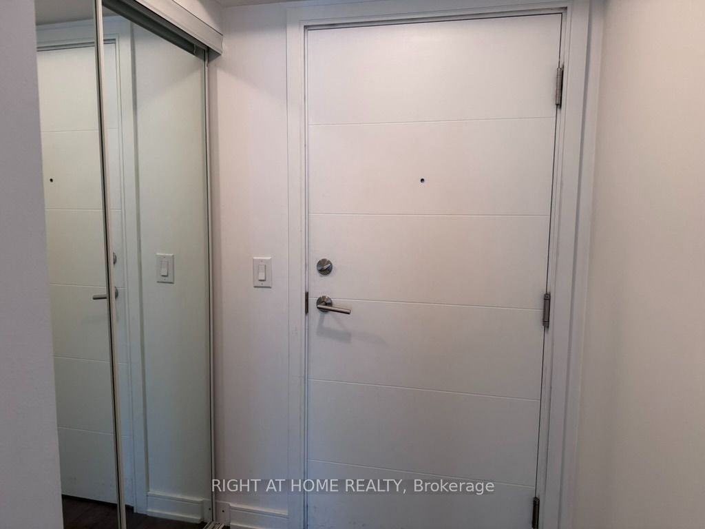 525 Adelaide Street W 1232, Toronto, ON M5V 0N7 photo 2