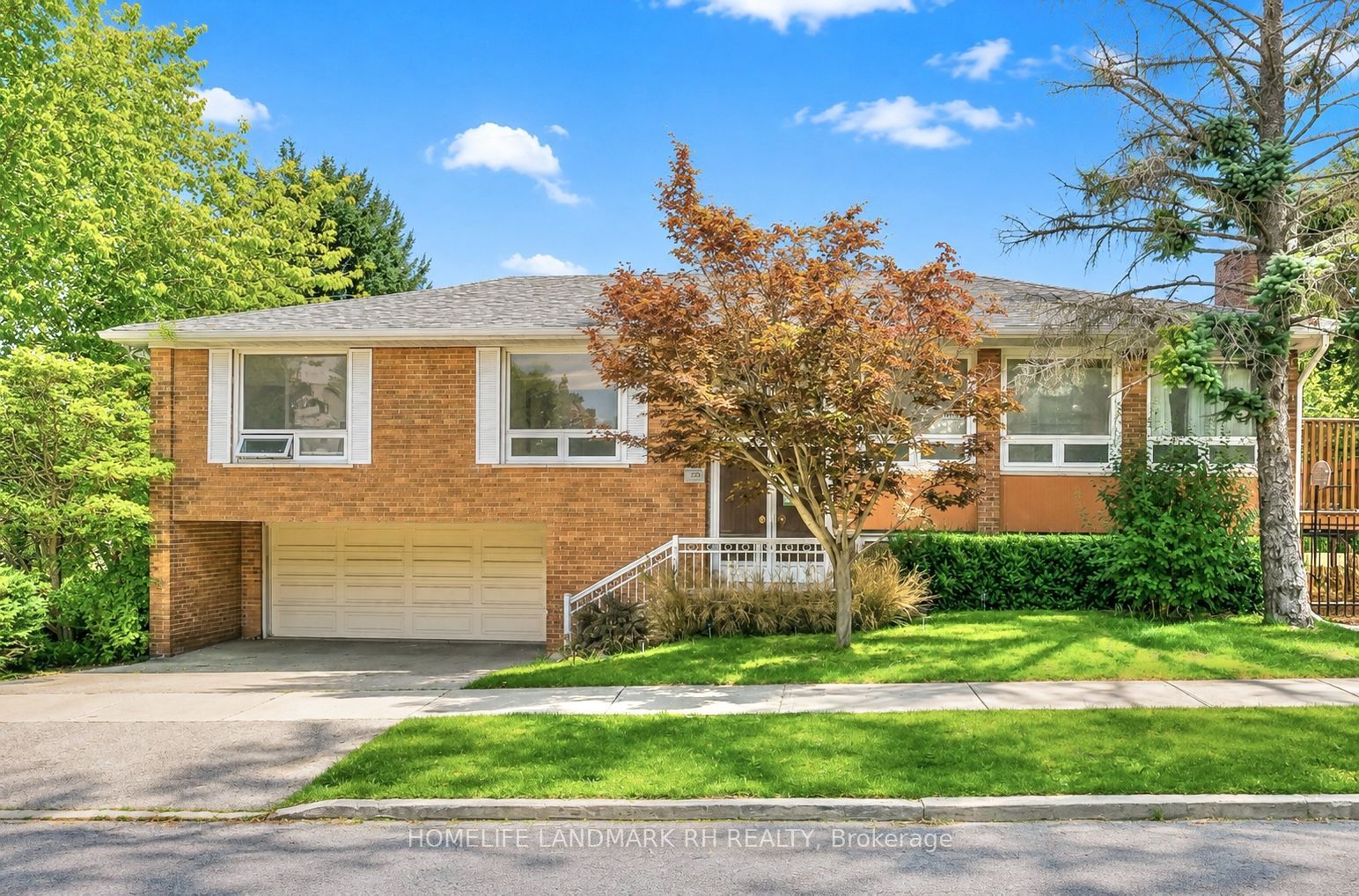 225 Maxome Avenue, Toronto, ON M2M 3L3