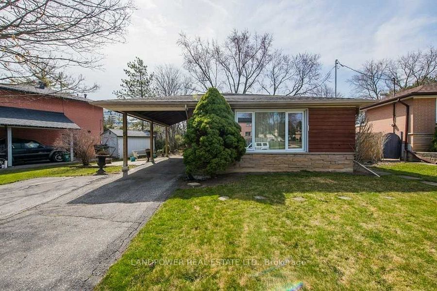 8 Clareville Crescent 3 bedrooms, Toronto, ON M2J 2C1