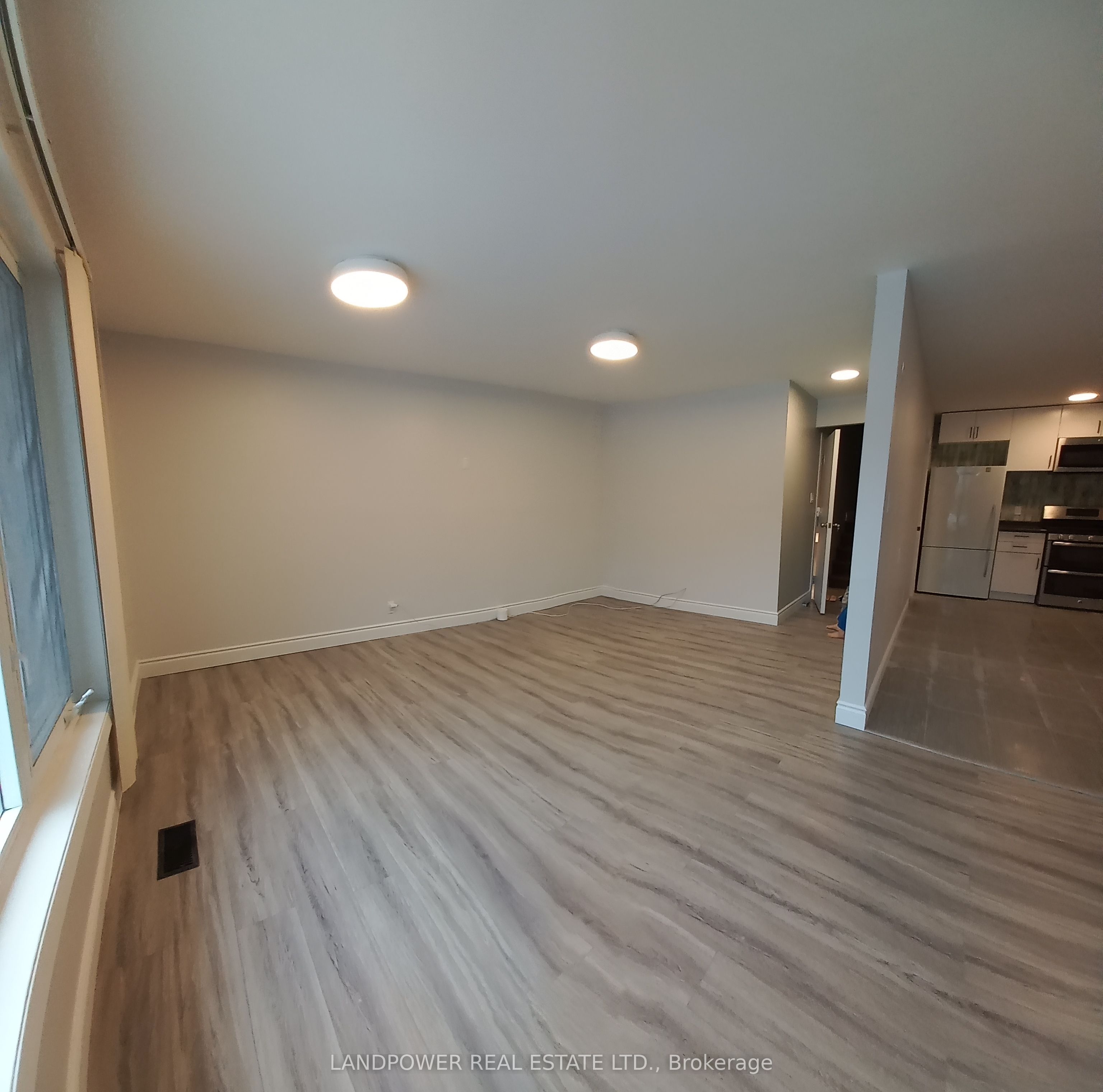 8 Clareville Crescent 3 bedrooms, Toronto, ON M2J 2C1 photo 2