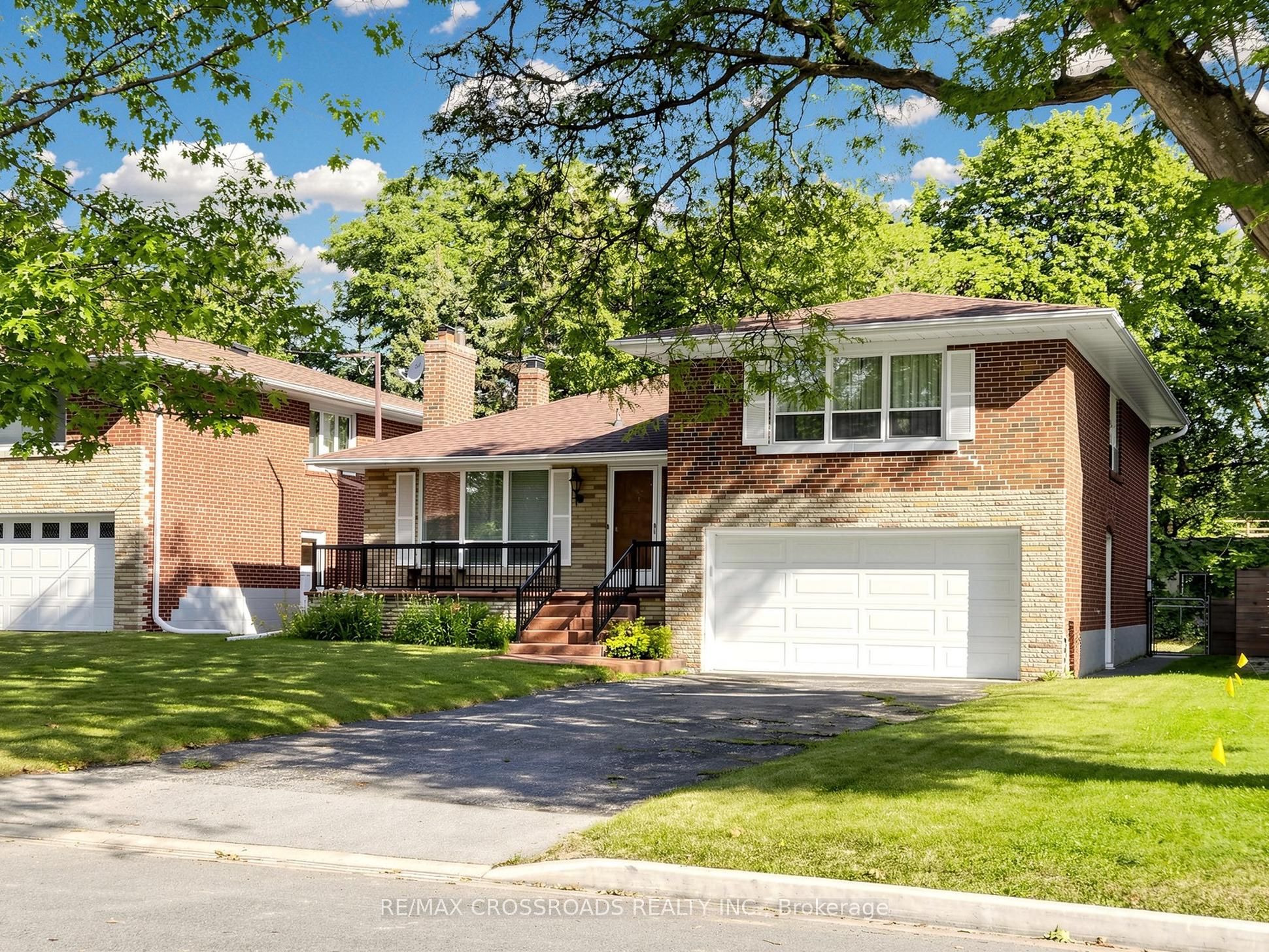 130 Betty Ann Drive, Toronto, ON M2N 1X4