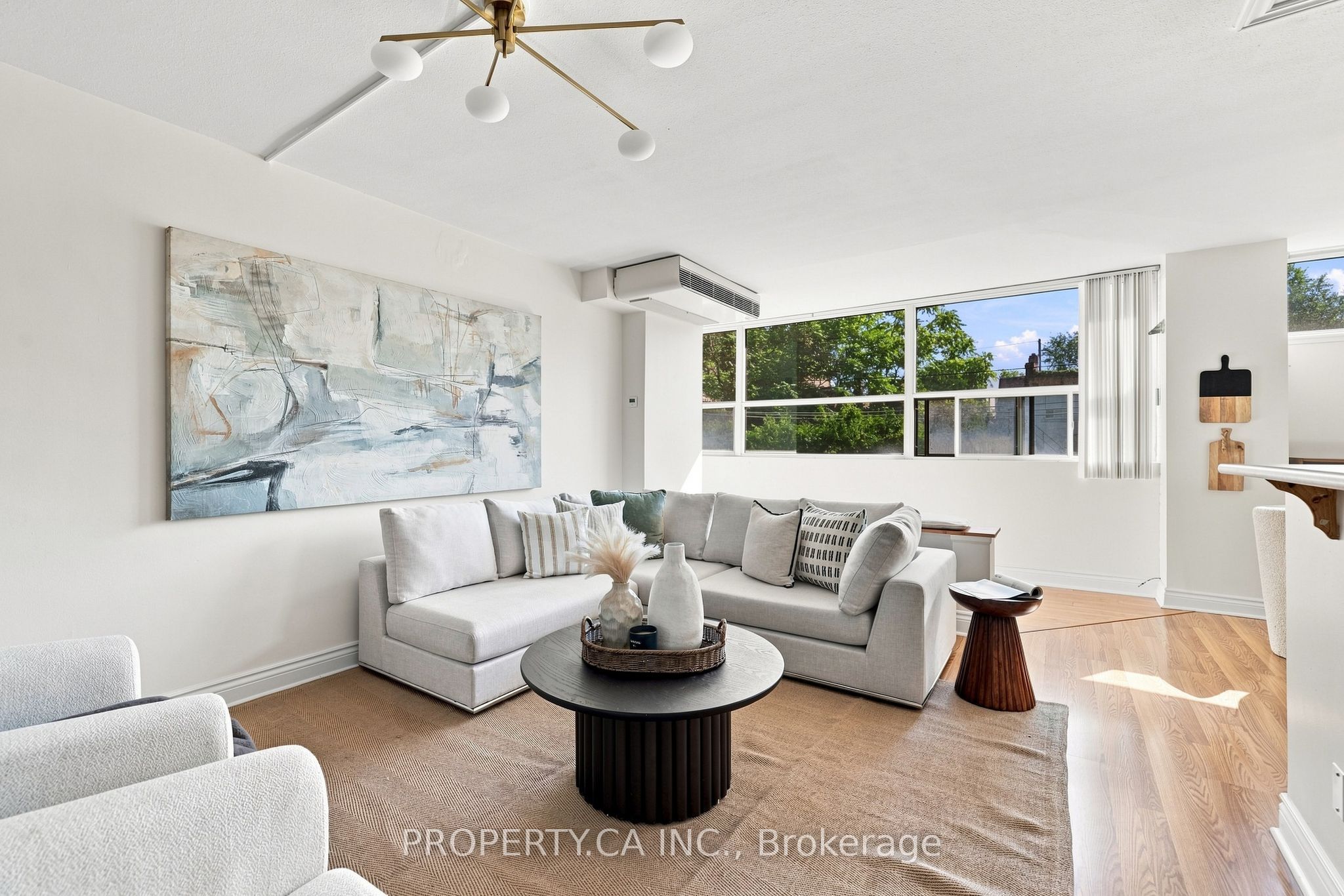 60 Montclair Avenue 202, Toronto, ON M5P 1P7 photo 3