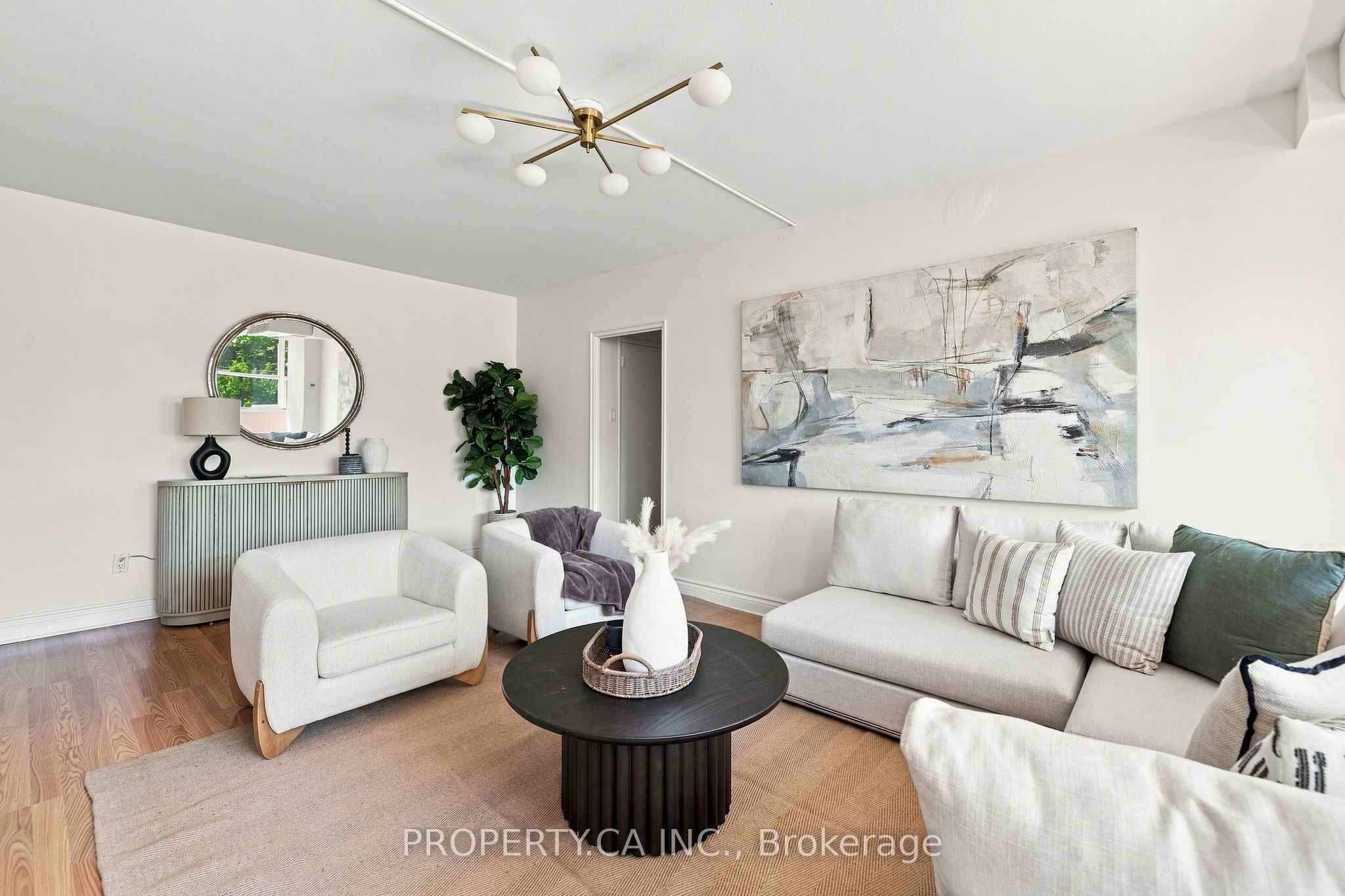 60 Montclair Avenue 202, Toronto, ON M5P 1P7 photo 4