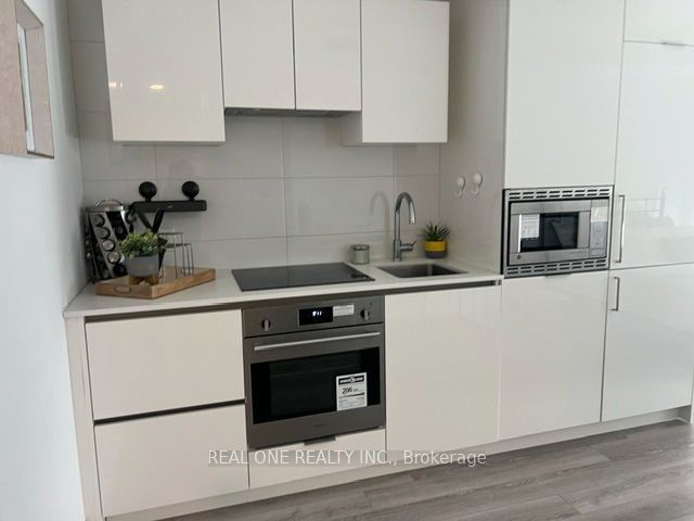 238 Simcoe Street 1607, Toronto, ON M5T 3B9
