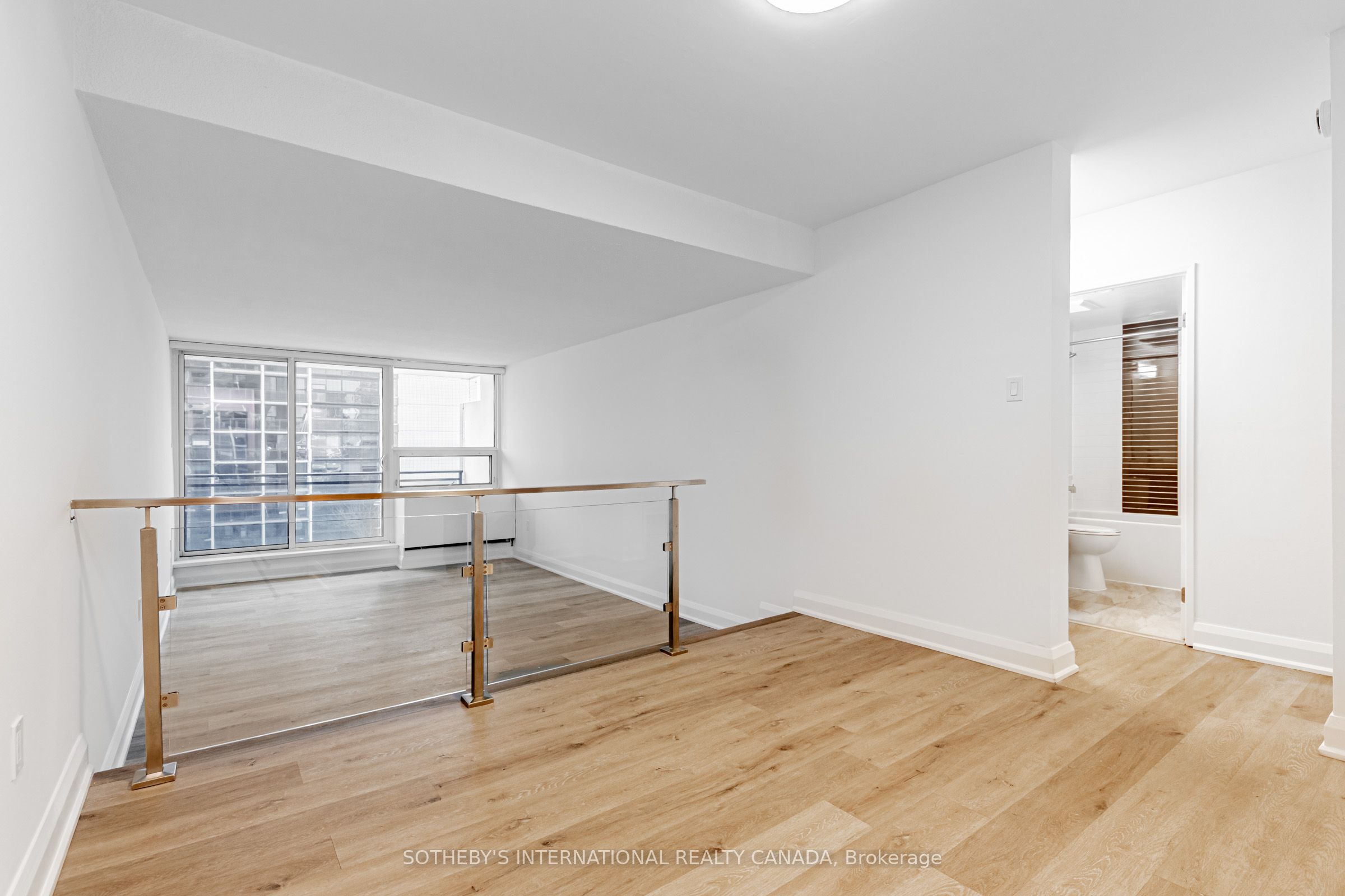 191 Sherbourne Street 1502, Toronto, ON M5A 3X1