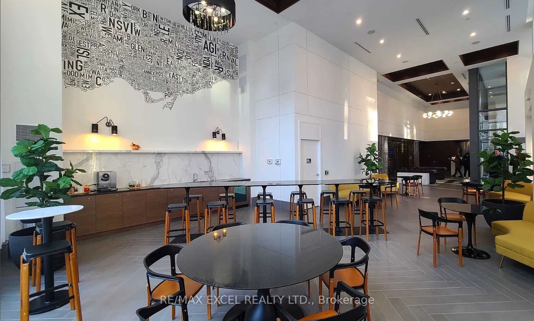 38 Iannuzzi Street 1503, Toronto, ON M5V 0S2 photo 4