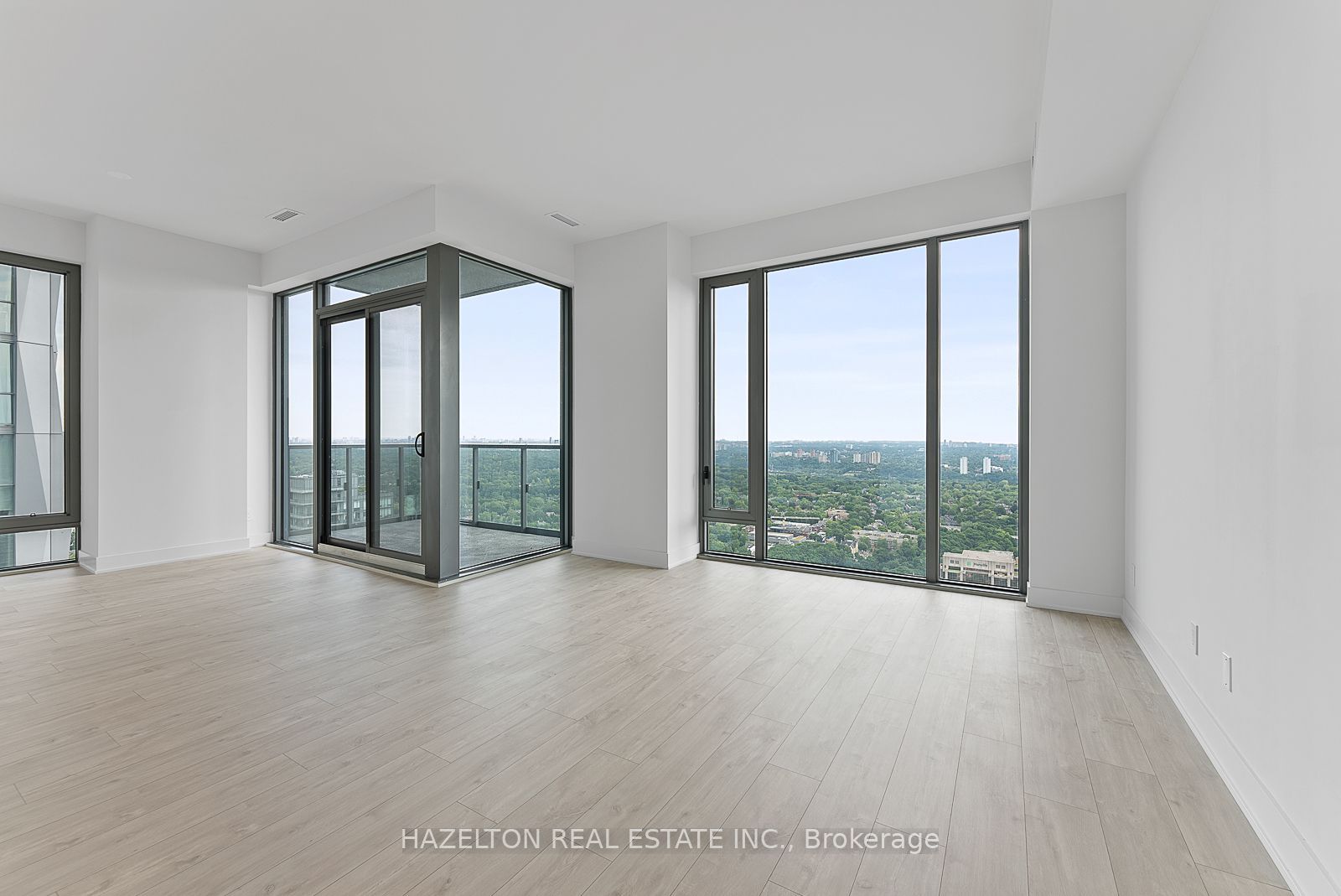 8 Cumberland Street 4307, Toronto, ON M4W 0B6 photo 4