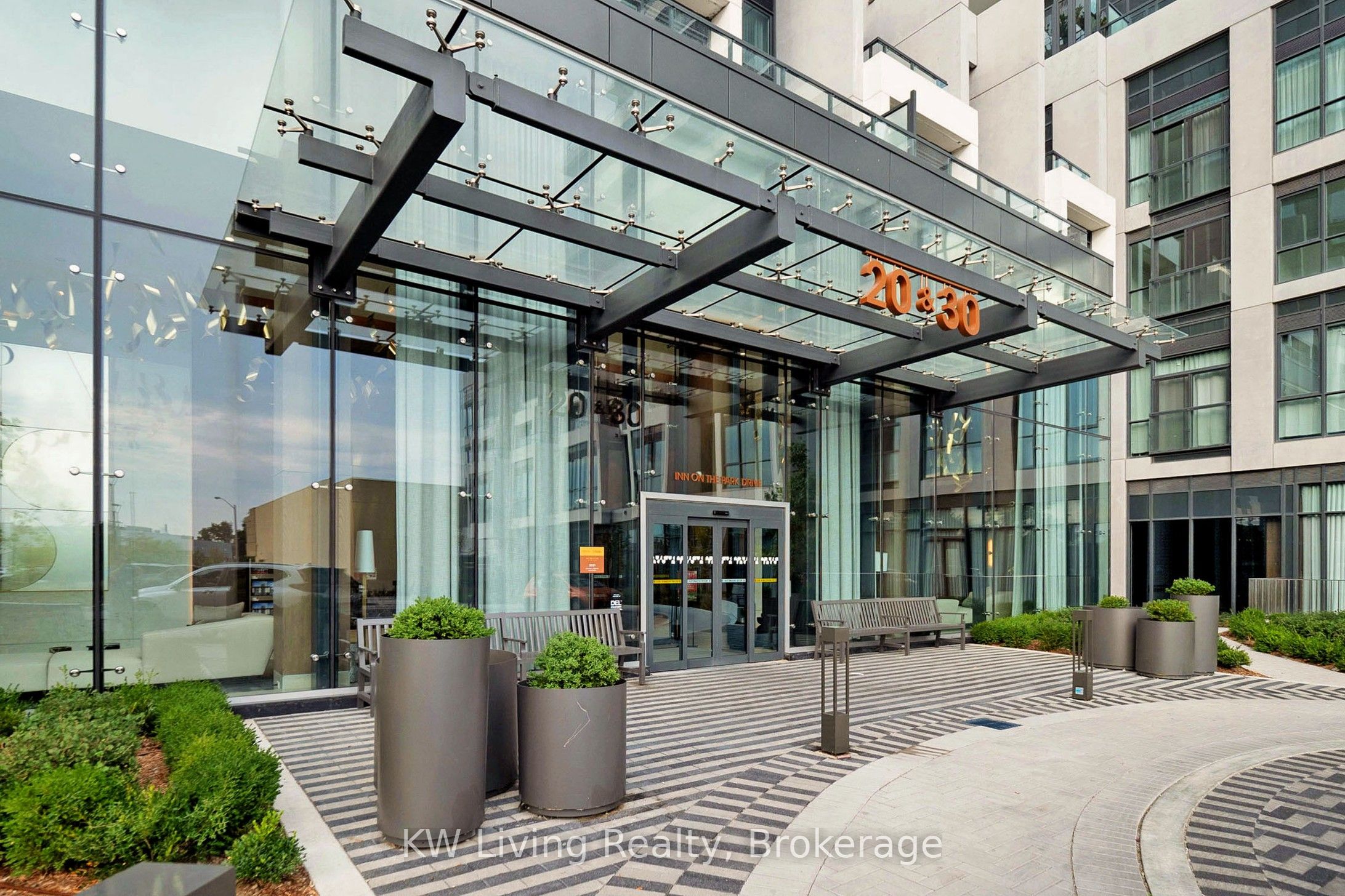 30 Inn on the Park Drive 1608, Toronto, ON M3C 0P8 photo 5