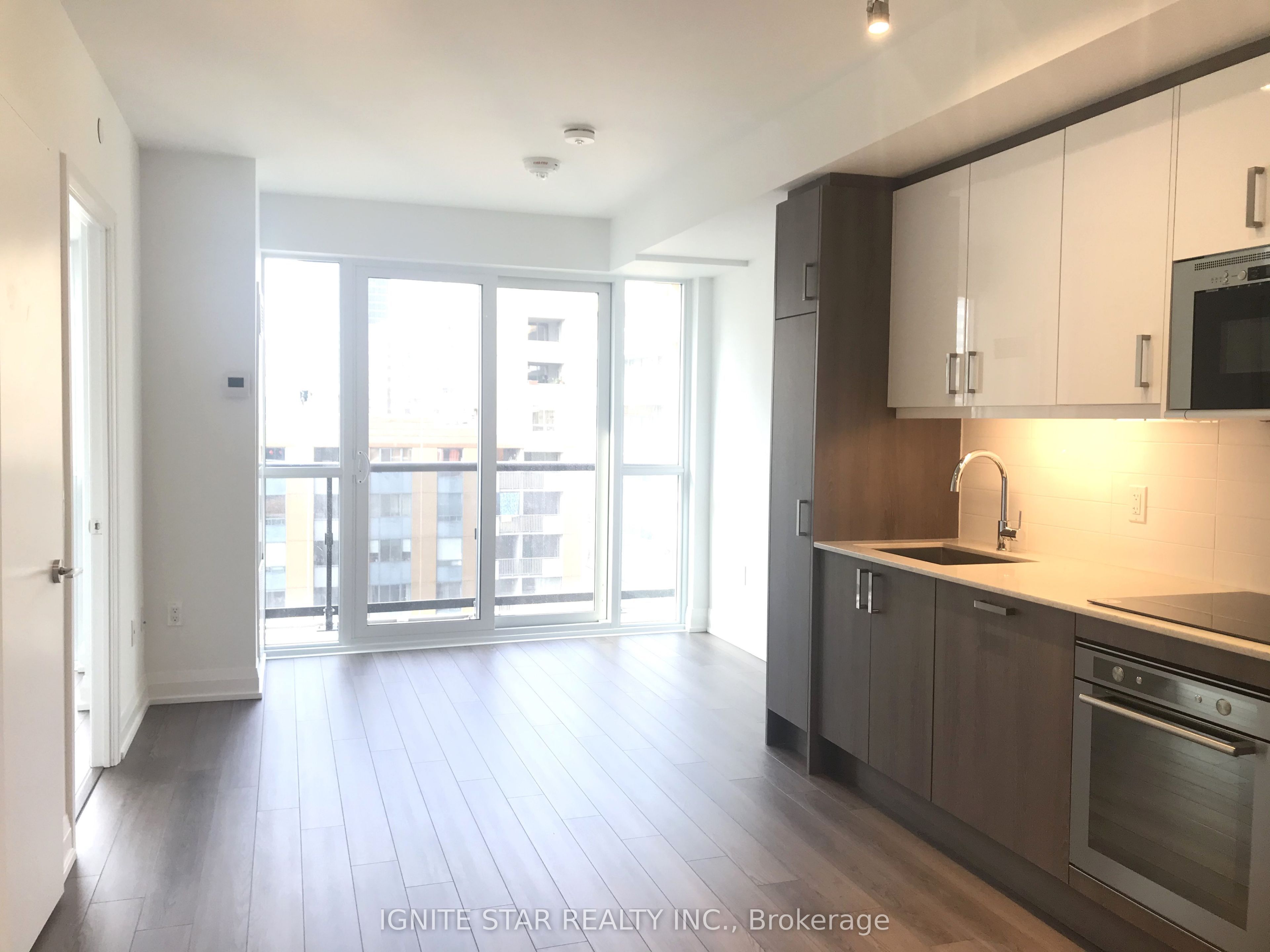 77 Mutual Street 1006, Toronto, ON M5B 0B9 photo 4