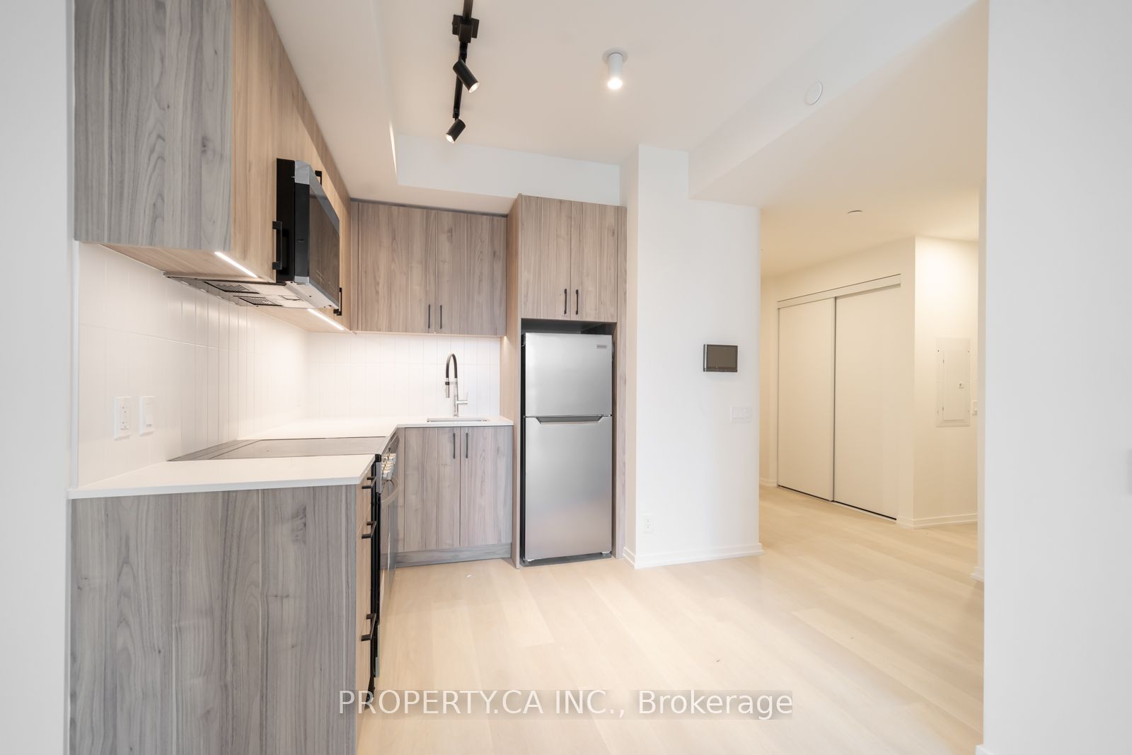 109 Erskine Avenue 604, Toronto, ON M4P 0G8 photo 2